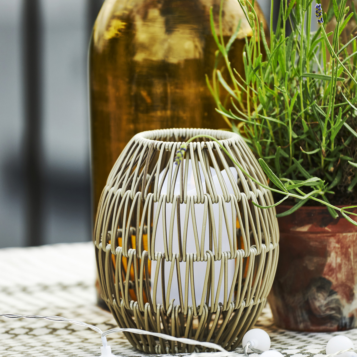 LED Stumpenkerze "Flamme" - Kunststoff - warmweiße 3D Flamme - H: 15cm - Timer - outdoor - weiß LED Stumpenkerze "Flamme" - Kunststoff - warmweiße 3D Flamme - H: 15cm - Timer - outdoor - weiß