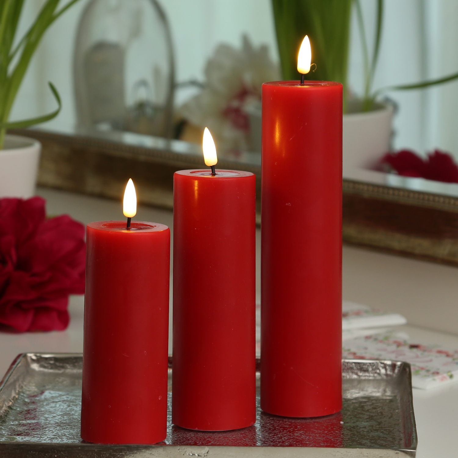 LED Stumpenkerze MIA - Echtwachs - realistische 3D Flamme - H: 20cm - D: 5cm - rot LED Stumpenkerze MIA - Echtwachs - realistische 3D Flamme - H: 20cm - D: 5cm - rot