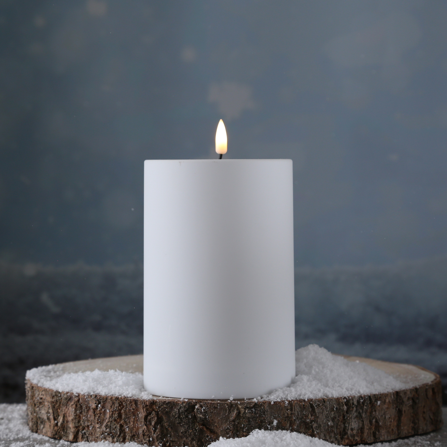 LED Stumpenkerze MIA - Kunststoff - realistische 3D Flamme - H: 15cm, D: 10cm - outdoor - weiß