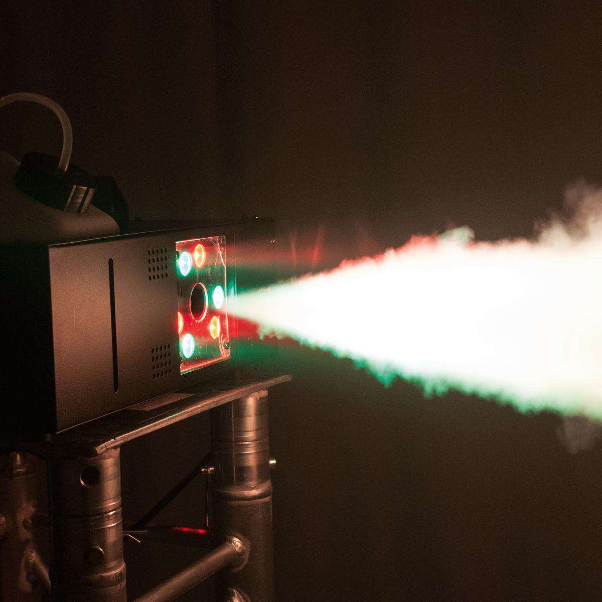 NSF-250 LED DMX Hybrid Spray Fogger - Vertikale/Horizontale Nebelmaschine mit LED Spot