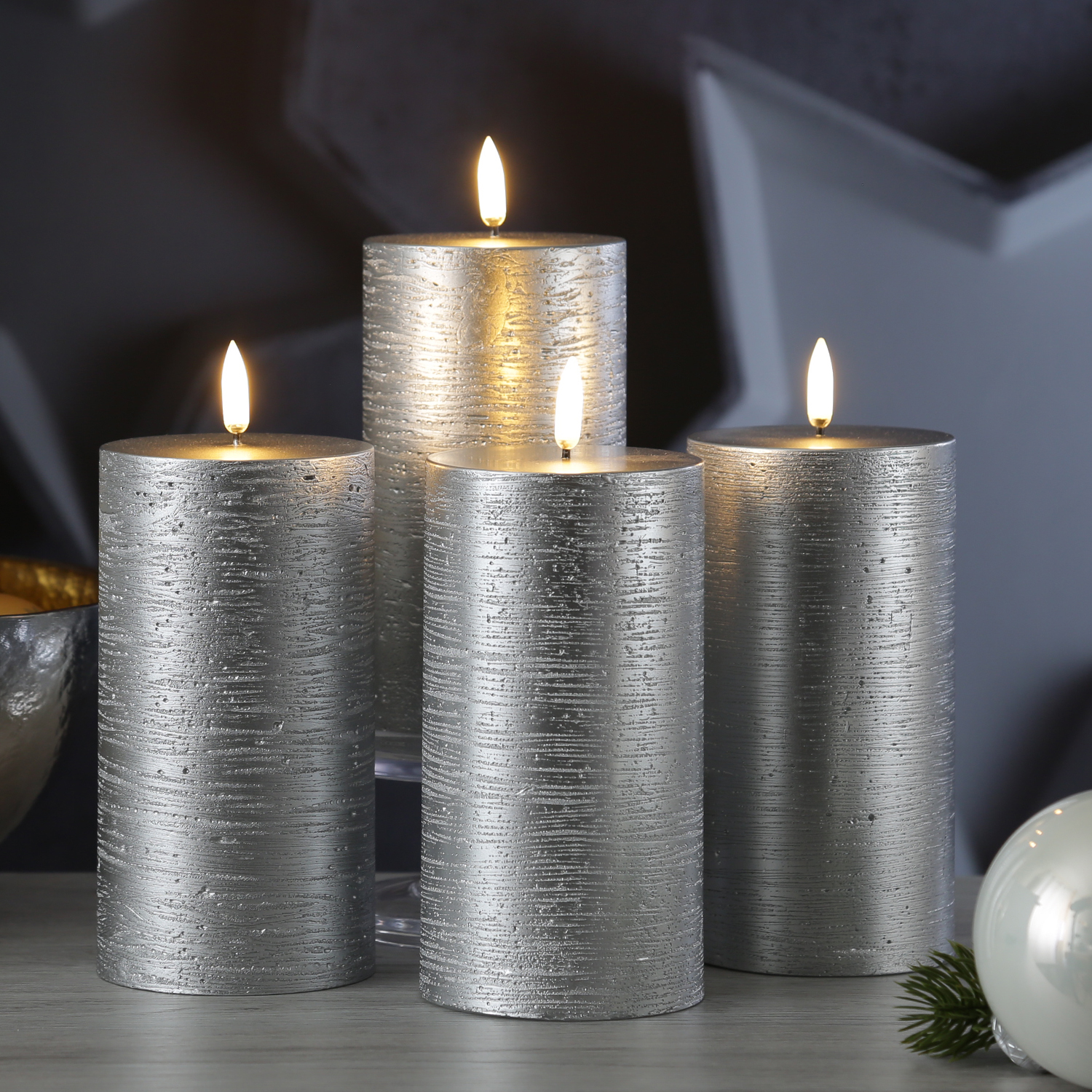 LED Kerzenset PIA - Rustik-Optik - H: 15cm - inkl. Batterien und Fernbedienung - silber - 4er Set LED Kerzenset PIA - Rustik-Optik - H: 15cm - inkl. Batterien und Fernbedienung - silber - 4er Set