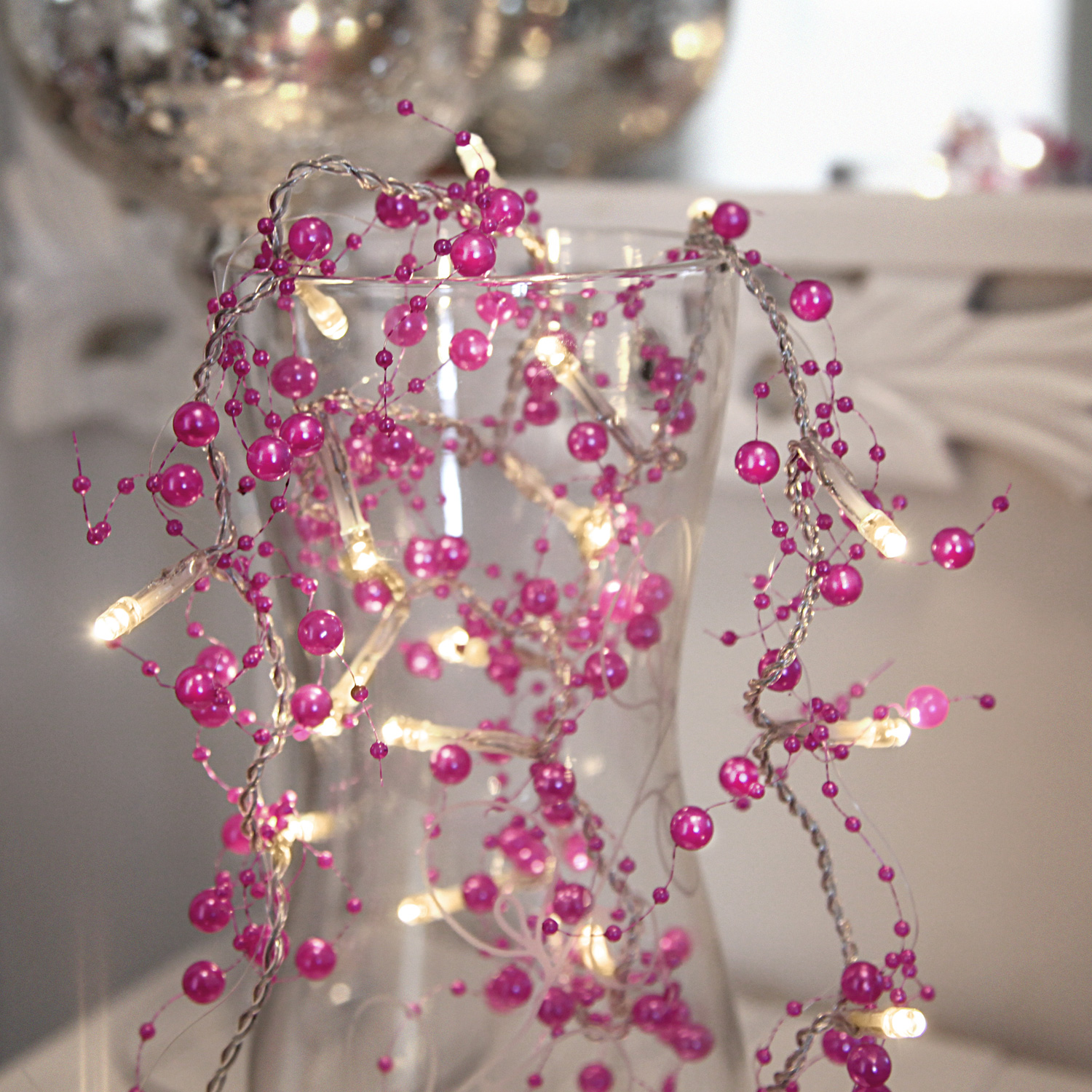 LED Lichterkette mit Perlen - 20 warmweiße LED - 1,15m - Batteriebetrieb - Timer - pink LED Lichterkette mit Perlen - 20 warmweiße LED - 1,15m - Batteriebetrieb - Timer - pink