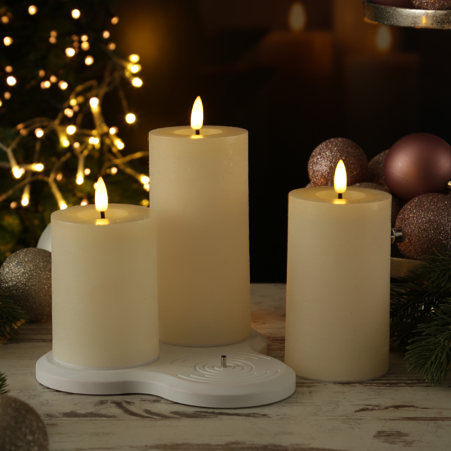 LED Kerzenset LISA - Rustik-Optik - Echtwachs - 3 Größen - mit Ladestation - creme - 3er Set LED Kerzenset LISA - Rustik-Optik - Echtwachs - 3 Größen - mit Ladestation - creme - 3er Set