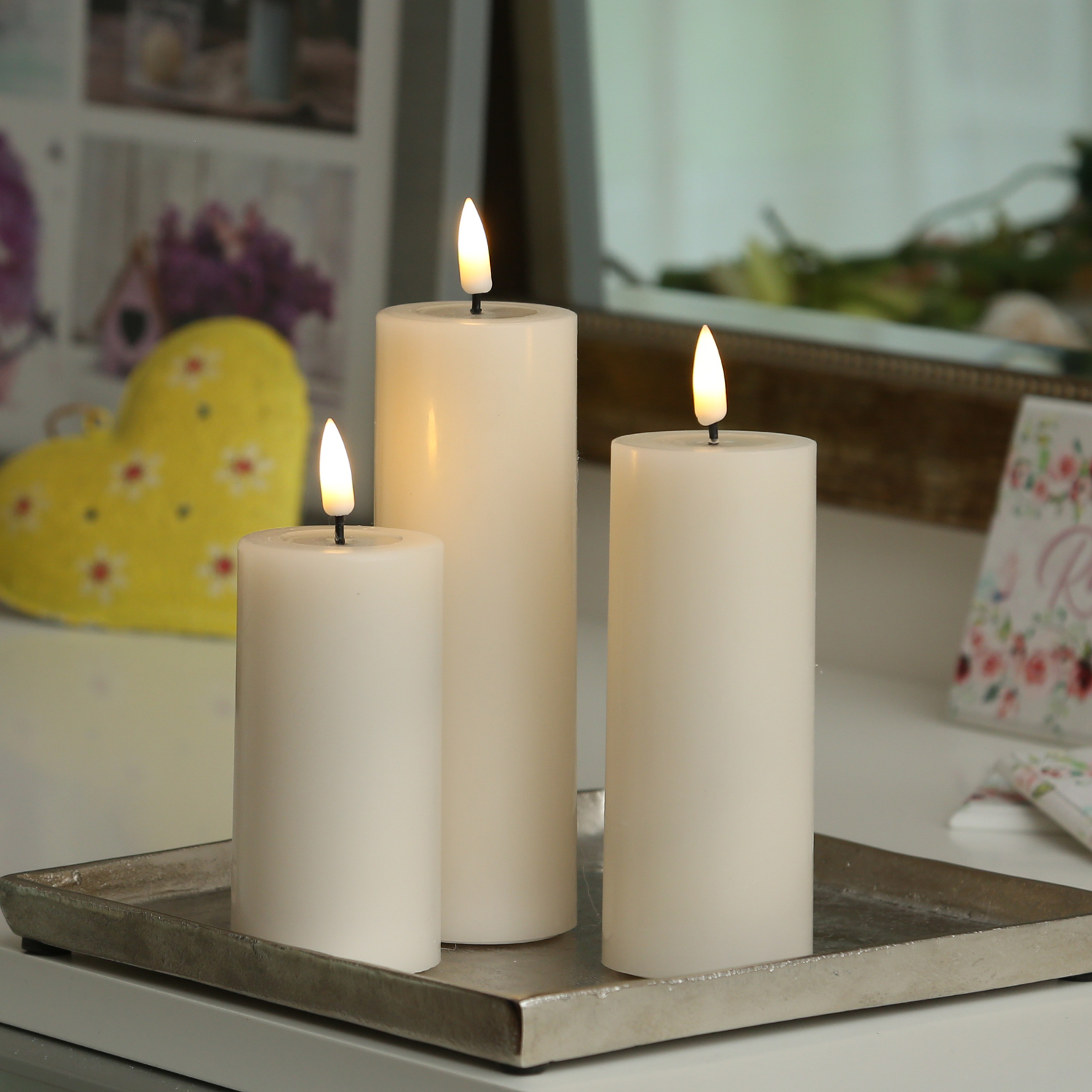 LED Stumpenkerze MIA - Echtwachs - realistische 3D Flamme - H: 12,5cm D: 5cm - Batterie - creme LED Stumpenkerze MIA - Echtwachs - realistische 3D Flamme - H: 12,5cm D: 5cm - Batterie - creme