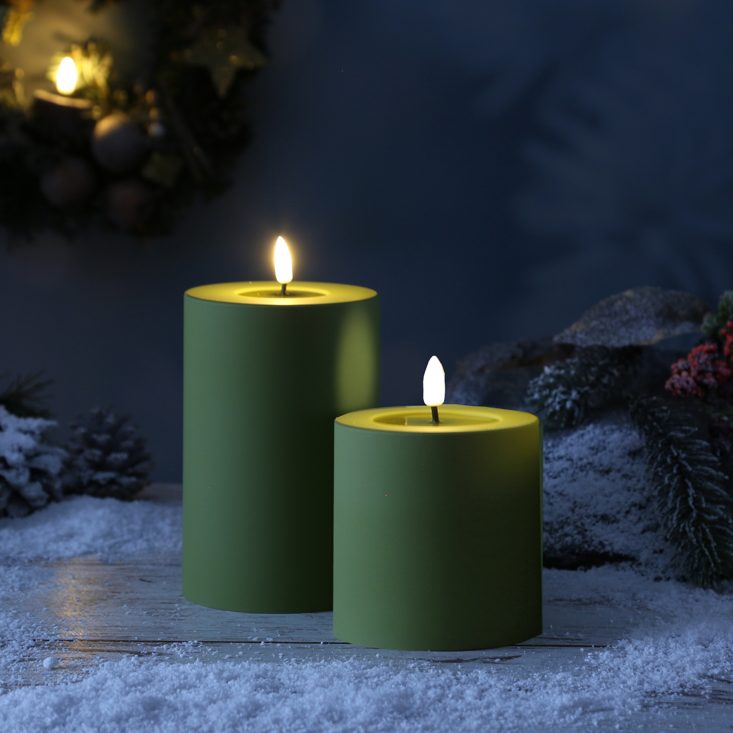 LED Stumpenkerze MIA - Kunststoff - realistische 3D Flamme - H: 15cm - f. Außen - grün LED Stumpenkerze MIA - Kunststoff - realistische 3D Flamme - H: 15cm - f. Außen - grün