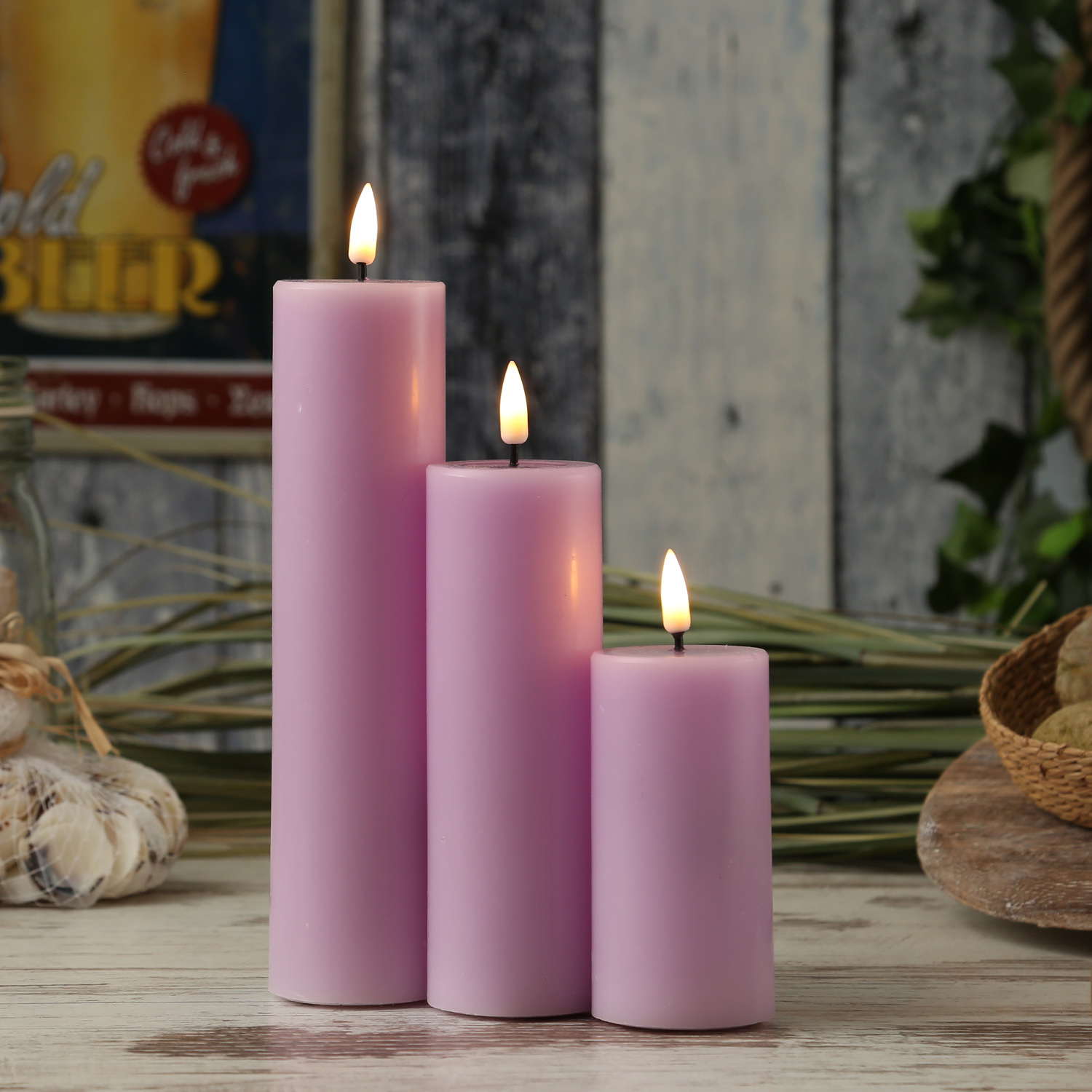 LED Stumpenkerze MIA - Echtwachs - realistische 3D Flamme - H: 10cm - D: 5cm - lavendel LED Stumpenkerze MIA - Echtwachs - realistische 3D Flamme - H: 10cm - D: 5cm - lavendel
