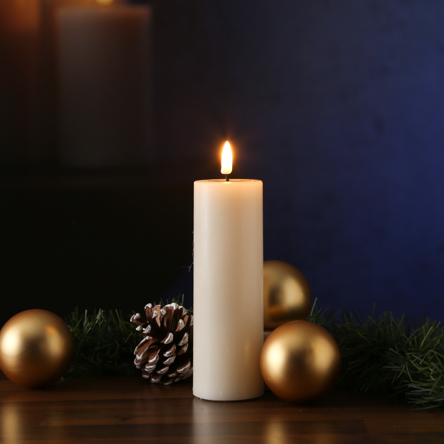 LED Stumpenkerze MIA - Echtwachs - realistische 3D Flamme - H: 15cm D: 5cm - Batterie - creme LED Stumpenkerze MIA - Echtwachs - realistische 3D Flamme - H: 15cm D: 5cm - Batterie - creme