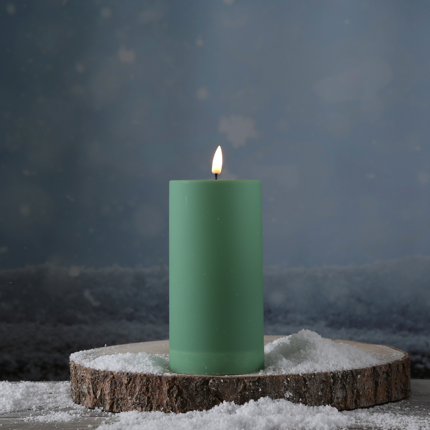 LED Stumpenkerze MIA - Kunststoff - realistische 3D Flamme - H: 15cm - outdoor - grün LED Stumpenkerze MIA - Kunststoff - realistische 3D Flamme - H: 15cm - outdoor - grün