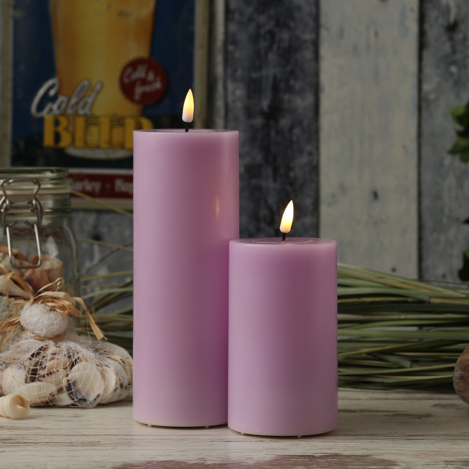 LED Stumpenkerze MIA - Echtwachs - realistische 3D Flamme - H: 20cm - D: 7,5cm - lavendel LED Stumpenkerze MIA - Echtwachs - realistische 3D Flamme - H: 20cm - D: 7,5cm - lavendel