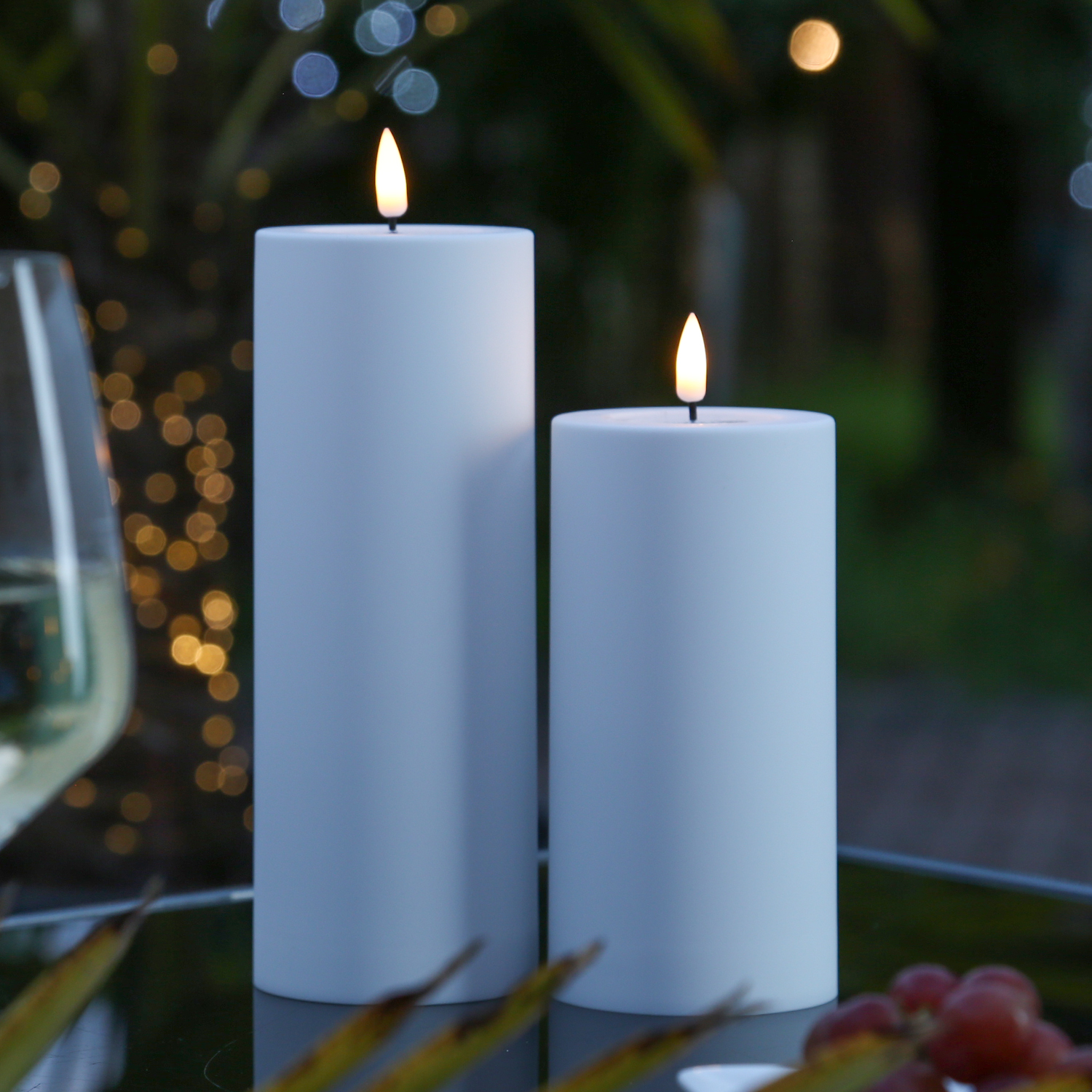 LED Stumpenkerze MIA - Kunststoff - realistische 3D Flamme - H: 20cm - outdoor - weiß LED Stumpenkerze MIA - Kunststoff - realistische 3D Flamme - H: 20cm - outdoor - weiß