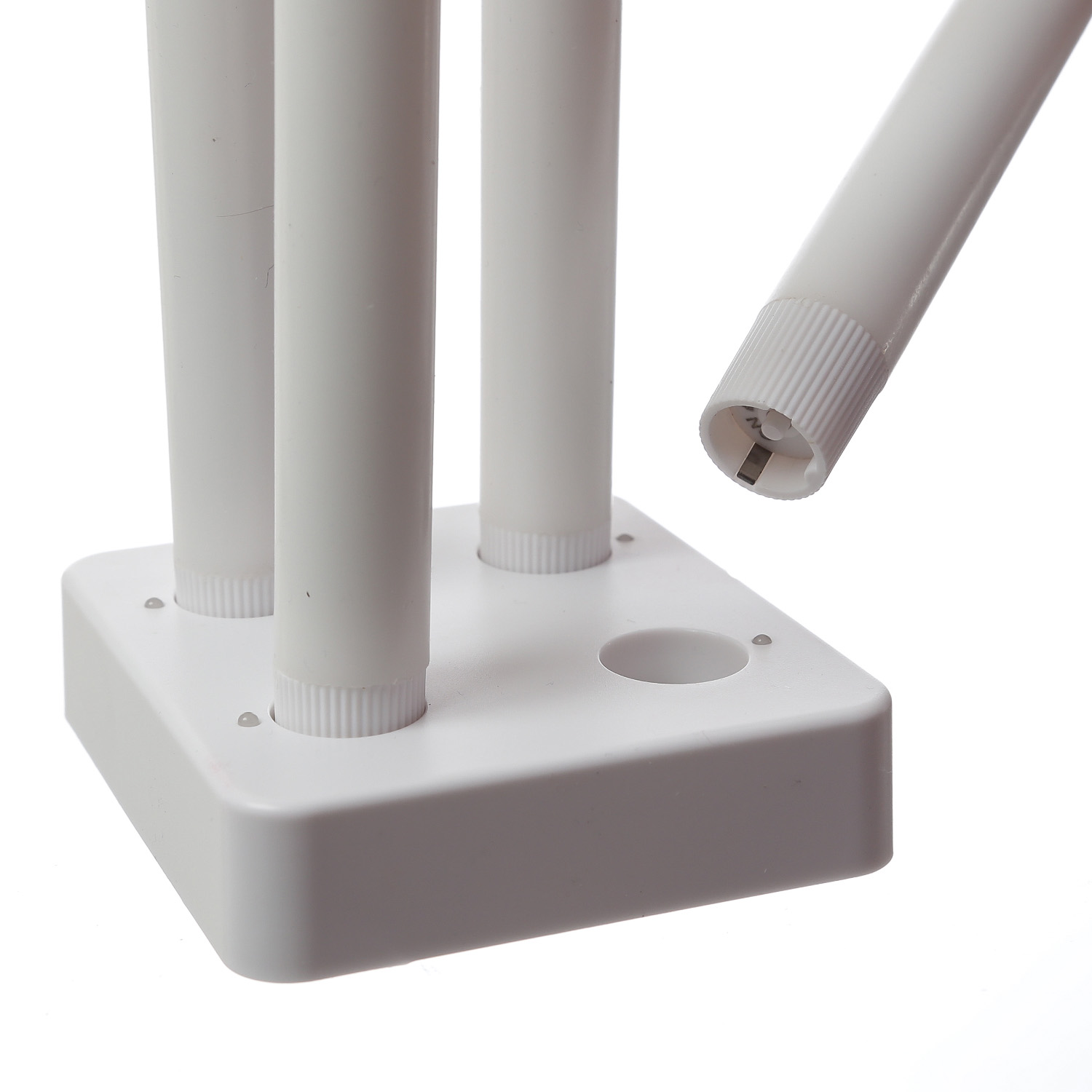 LED Stabkerzen LISA - Echtwachs - mit Ladestation - inkl. Fernbedienung - H: 25cm - weiß - 4er Set LED Stabkerzen LISA - Echtwachs - mit Ladestation - inkl. Fernbedienung - H: 25cm - weiß - 4er Set