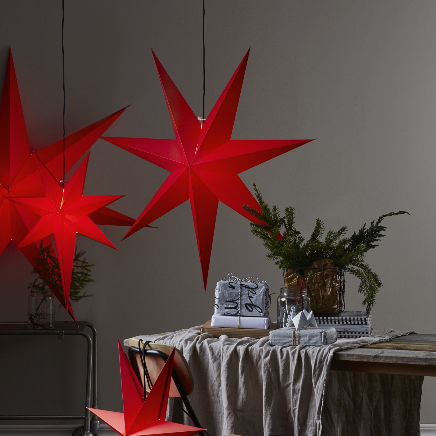 Papierstern "Rozen" - hängend - 7-zackig - Ø 70cm - E14 Fassung - inkl. Kabel - rot Papierstern "Rozen" - hängend - 7-zackig - Ø 70cm - E14 Fassung - inkl. Kabel - rot