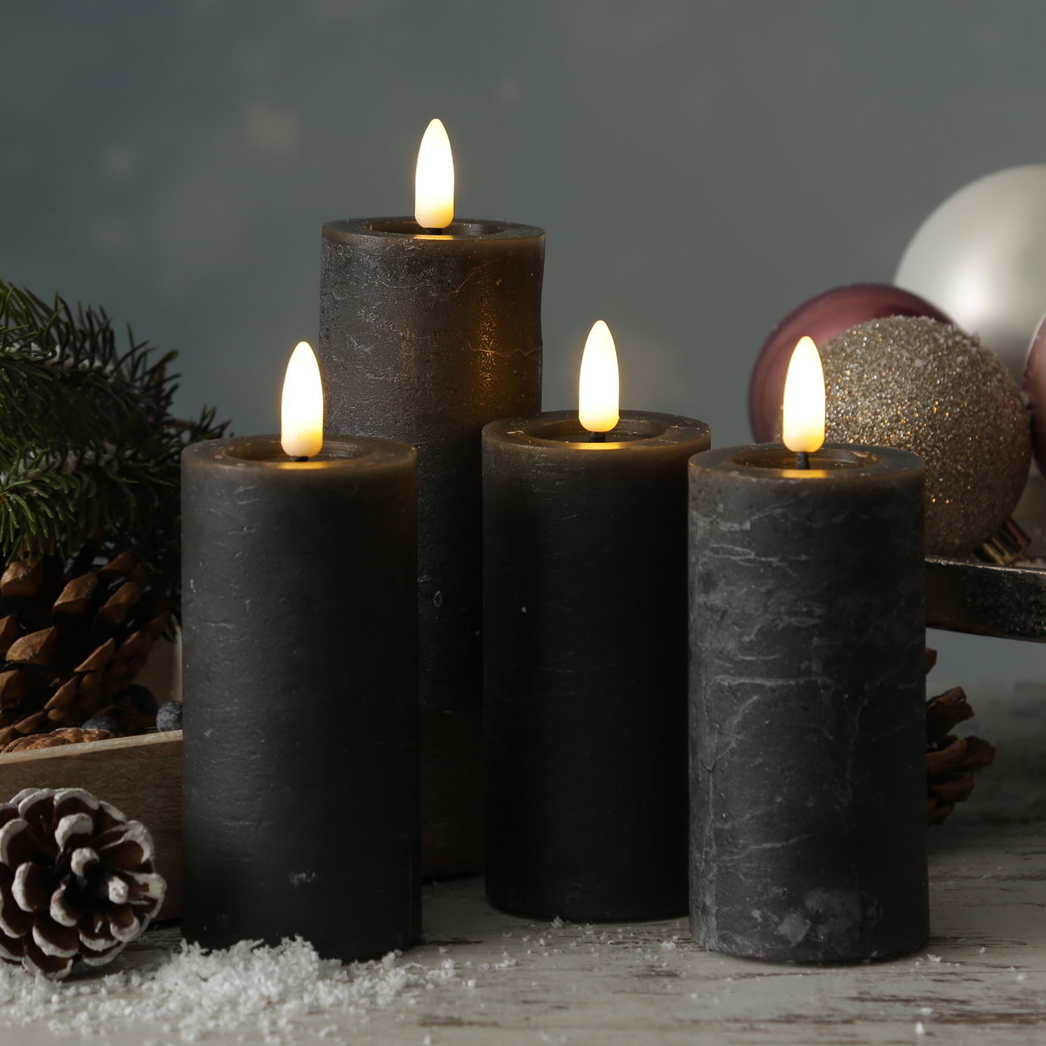 LED Kerzenset LINA - Rustik-Optik - Echtwachs - H: 12,5cm - D: 5cm - Timer - grau - 4er Set LED Kerzenset LINA - Rustik-Optik - Echtwachs - H: 12,5cm - D: 5cm - Timer - grau - 4er Set