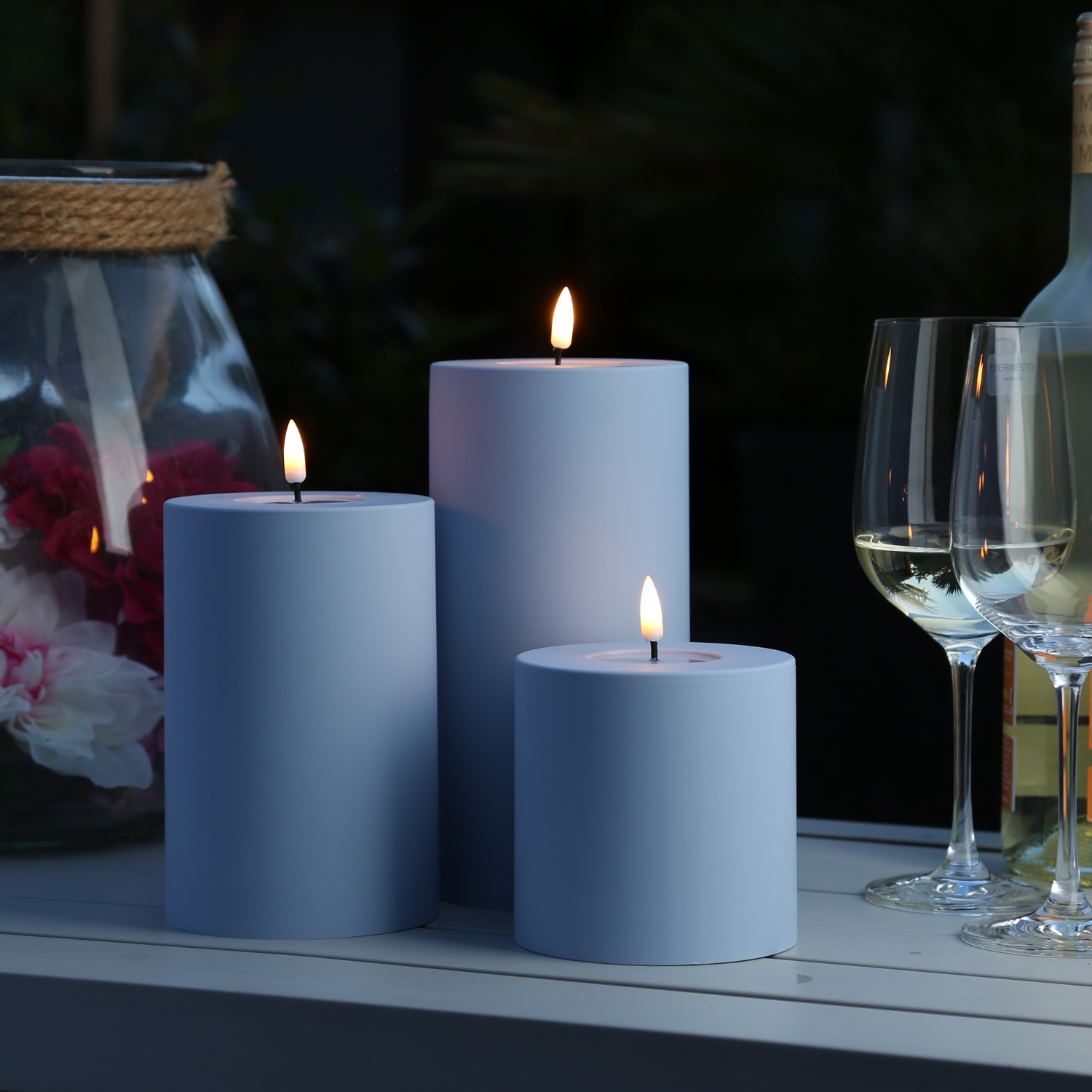 LED Stumpenkerze MIA - Kunststoff - realistische 3D Flamme - H: 10cm - f. Außen - pastellblau LED Stumpenkerze MIA - Kunststoff - realistische 3D Flamme - H: 10cm - f. Außen - pastellblau