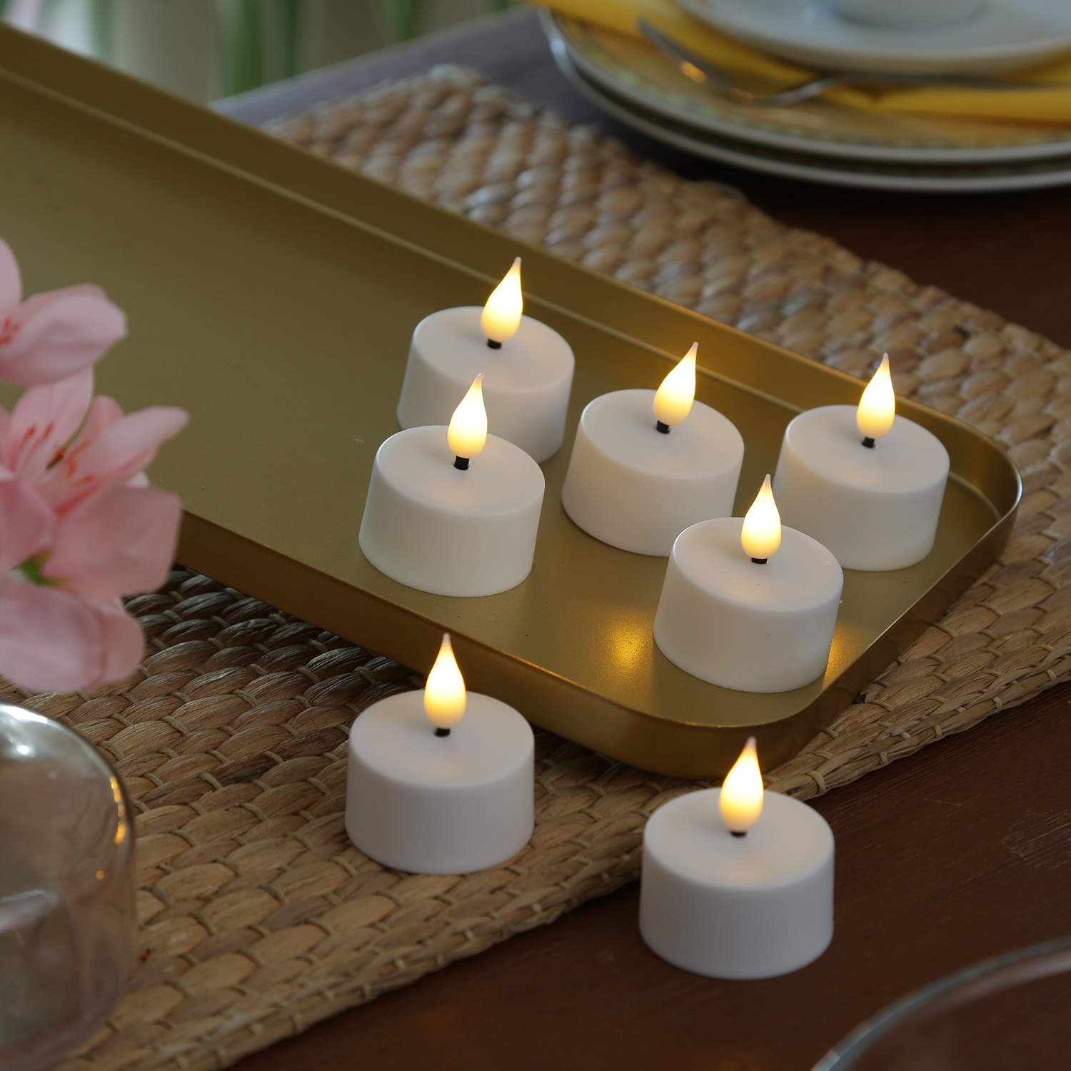 LED Teelichter - 4 wiederaufladbare LED Teelichter mit Ladestation - D: 4cm - flackernd - weiß LED Teelichter - 4 wiederaufladbare LED Teelichter mit Ladestation - D: 4cm - flackernd - weiß