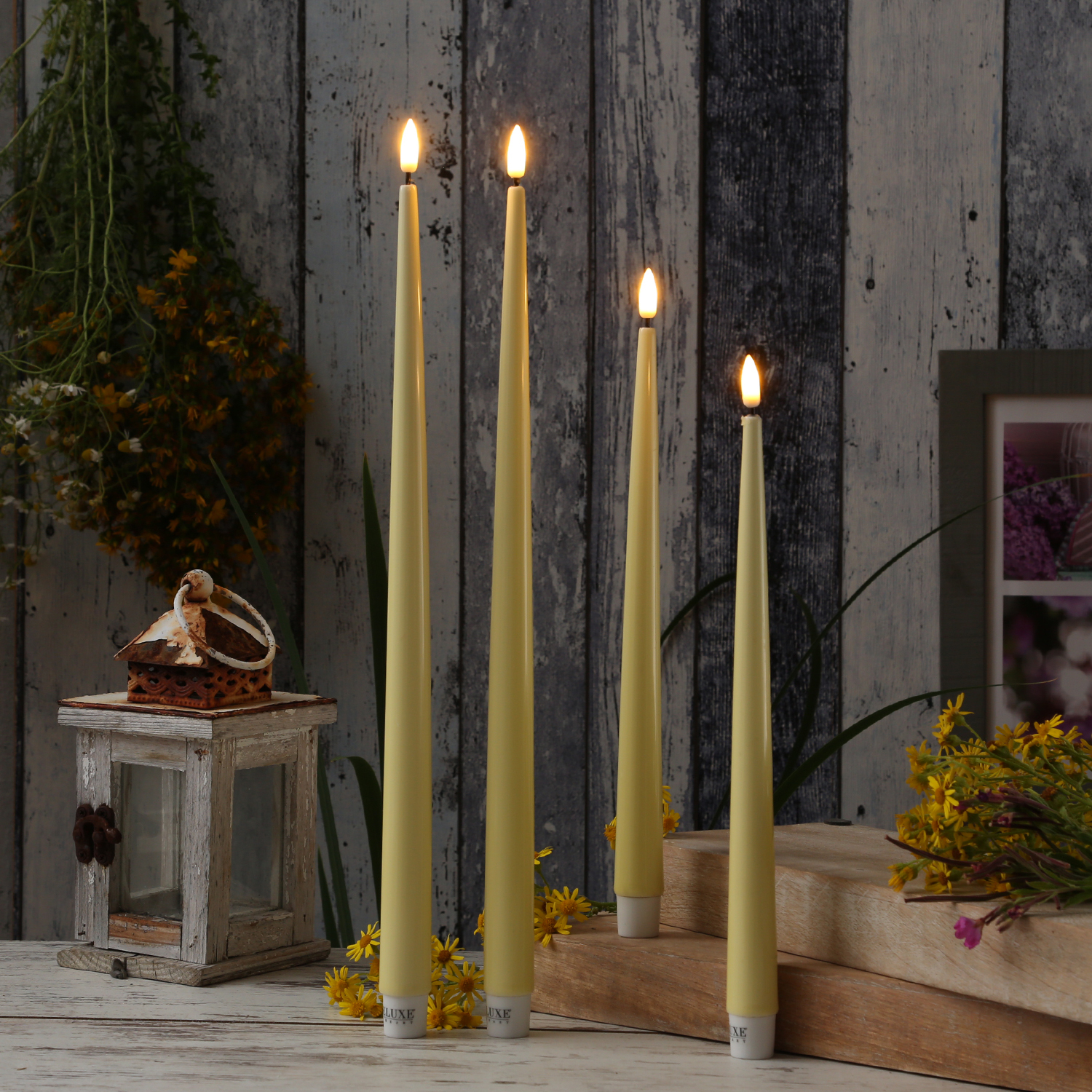 LED Stabkerzen ELLA - Echtwachs - realistische 3D Flamme - H: 38cm - gelb - 2 Stück LED Stabkerzen ELLA - Echtwachs - realistische 3D Flamme - H: 38cm - gelb - 2 Stück