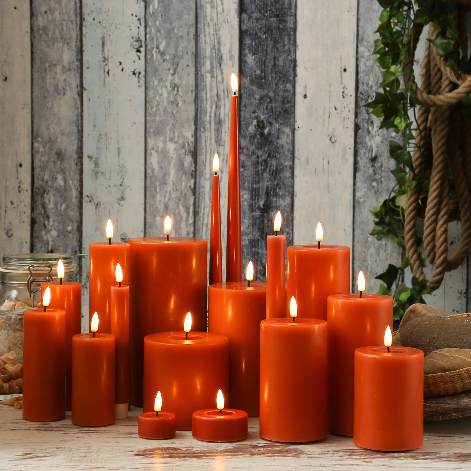 LED Stumpenkerze MIA - Echtwachs - realistische 3D Flamme - H: 20cm - D: 5cm - orange LED Stumpenkerze MIA - Echtwachs - realistische 3D Flamme - H: 20cm - D: 5cm - orange