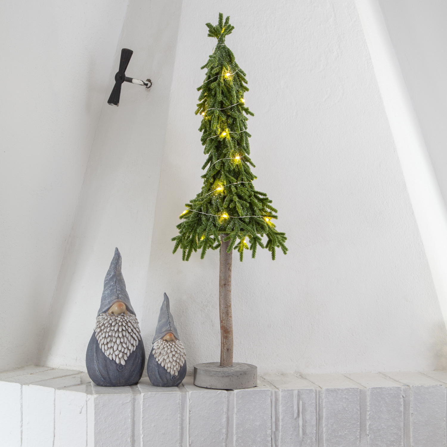 LED Tannenbaum Lummer - stehend - Tischbaum - 20 warmweiße LED - H: 65cm - Batteriebetrieb - grün LED Tannenbaum Lummer - stehend - Tischbaum - 20 warmweiße LED - H: 65cm - Batteriebetrieb - grün