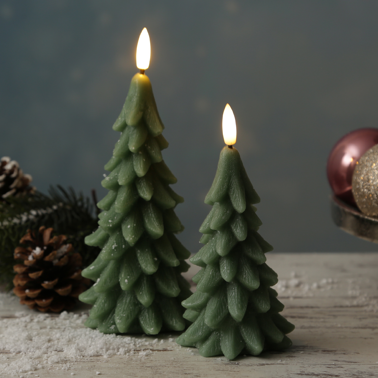 LED Kerze Tannenbaum - Echtwachs - 3D Flamme - inkl. Batterie - H: 16cm - Timer - grün