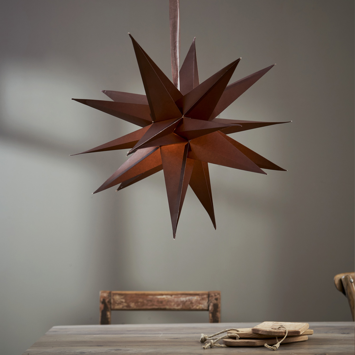 Papierstern DECEMBER - 3D Stern mit Dekoband - hängend - 18-zackig - D: 45cm - braun Papierstern DECEMBER - 3D Stern mit Dekoband - hängend - 18-zackig - D: 45cm - braun