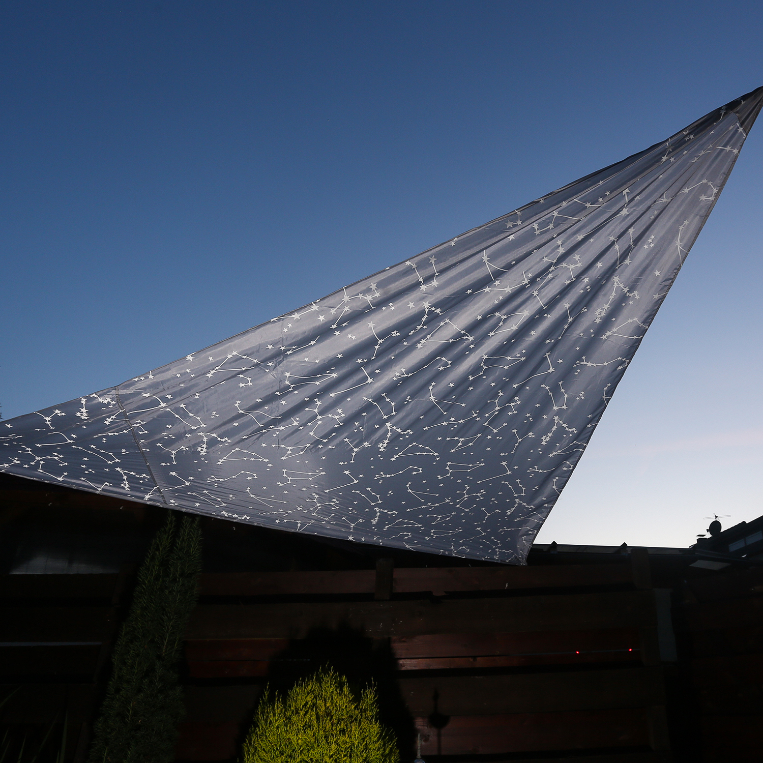 Sonnensegel STERNBILD - Leuchtsterne im Dunkeln - 3m x 3m x 3m - UV 30 - Dreieck - grau