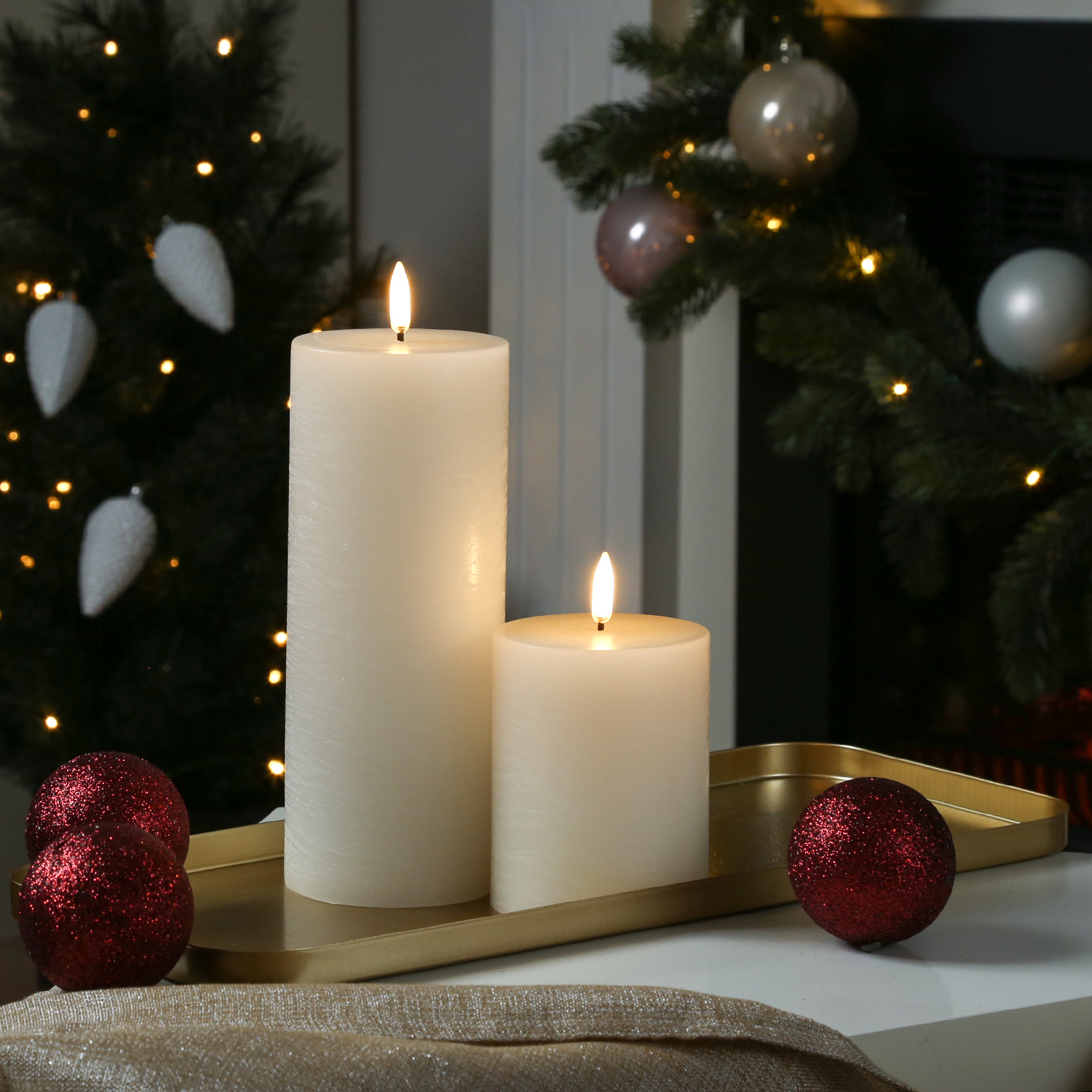 LED Kerze PIA - Rustik-Optik - Echtwachs - H: 10cm - D: 7,8cm - Timer - bis zu 1000 Std. - creme LED Kerze PIA - Rustik-Optik - Echtwachs - H: 10cm - D: 7,8cm - Timer - bis zu 1000 Std. - creme