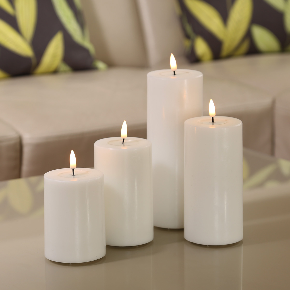 LED Stumpenkerze MIA - Echtwachs - realistische 3D Flamme - H: 20cm - Batteriebetrieb - weiß LED Stumpenkerze MIA - Echtwachs - realistische 3D Flamme - H: 20cm - Batteriebetrieb - weiß
