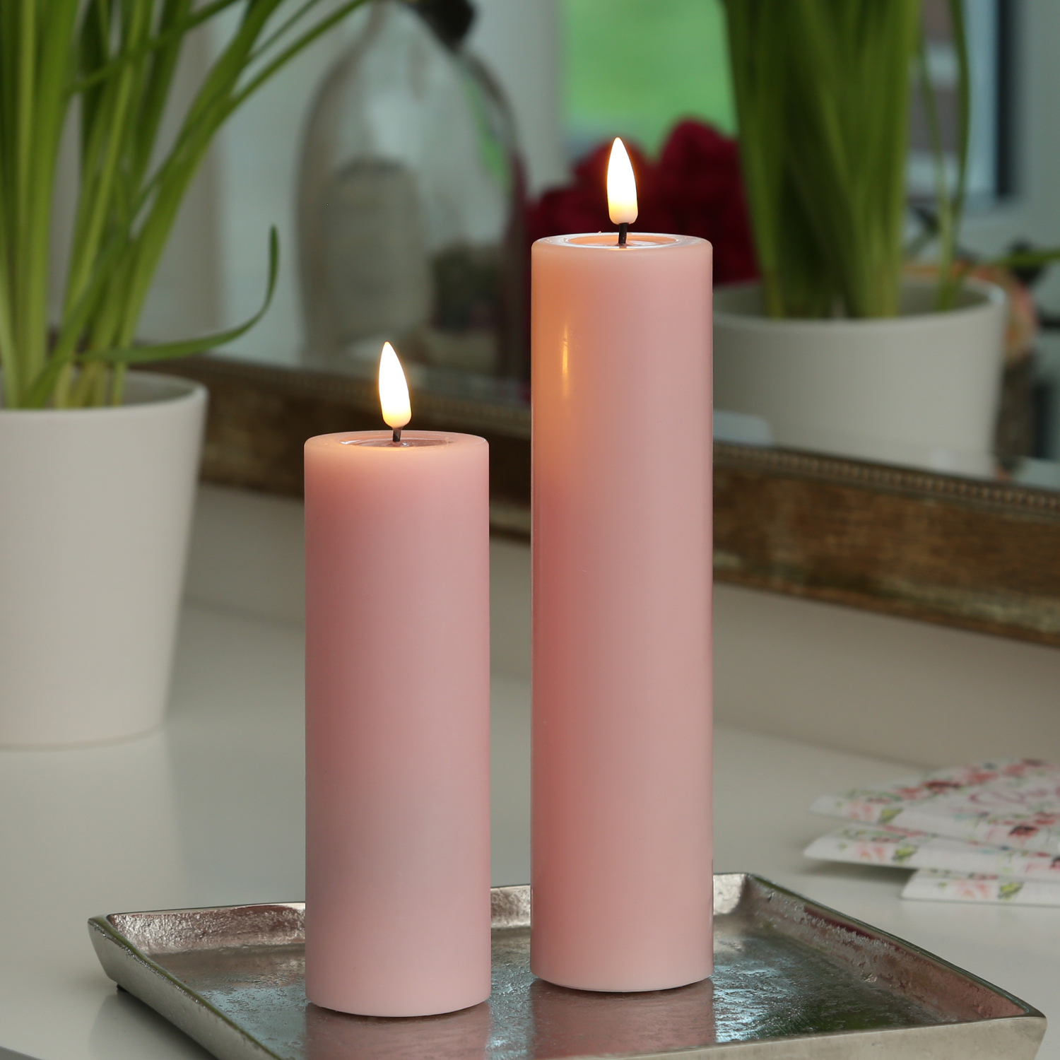 LED Stumpenkerze MIA - Echtwachs - realistische 3D Flamme - H: 15cm D: 5cm - Batterie - rosa LED Stumpenkerze MIA - Echtwachs - realistische 3D Flamme - H: 15cm D: 5cm - Batterie - rosa