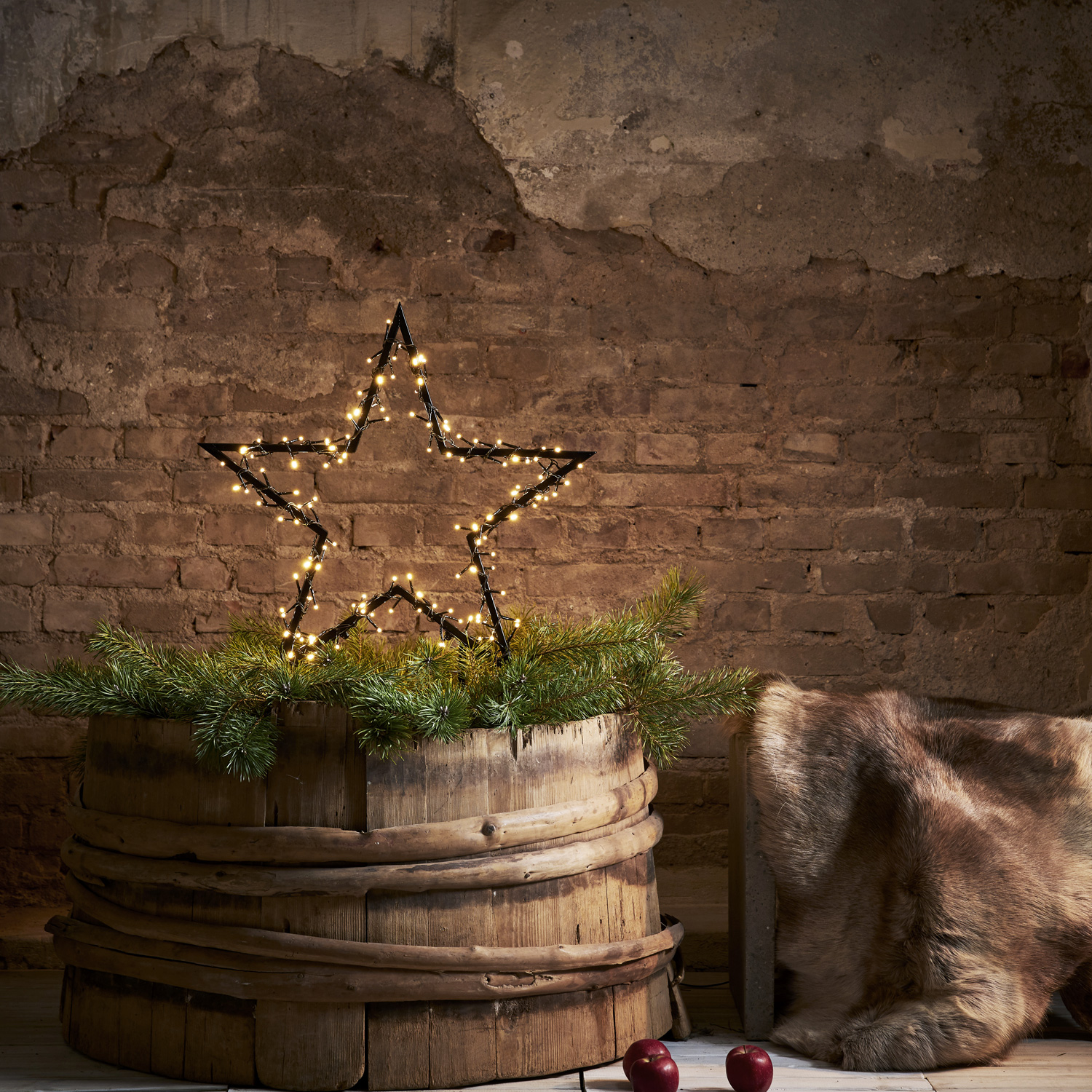 LED Lichterstern Spiky - Stecker - H: 73cm - 140 warmweiße LED - Outdoor - Timer - schwarz LED Lichterstern Spiky - Stecker - H: 73cm - 140 warmweiße LED - Outdoor - Timer - schwarz