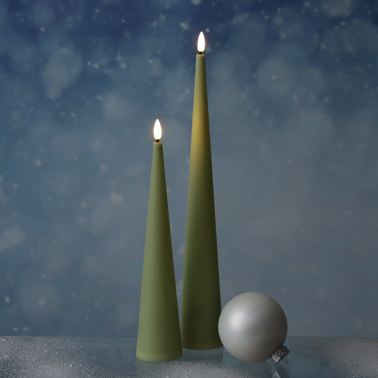 LED Kegelkerze - Kunststoff - realistische 3D Flamme - H: 35cm - Timer - für Außen - grün LED Kegelkerze - Kunststoff - realistische 3D Flamme - H: 35cm - Timer - für Außen - grün