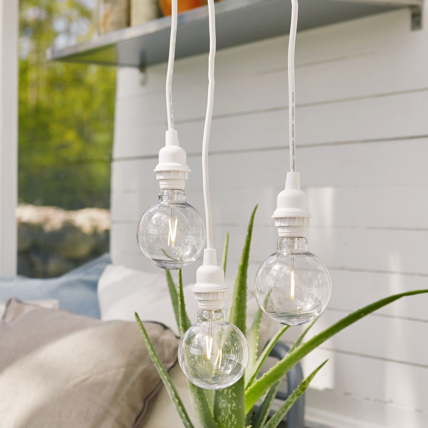 Kabel mit E27 Lampenfassung -  für Lampenschirme/Hängeleuchten - für Innen/Außen - 2,5m - weiß