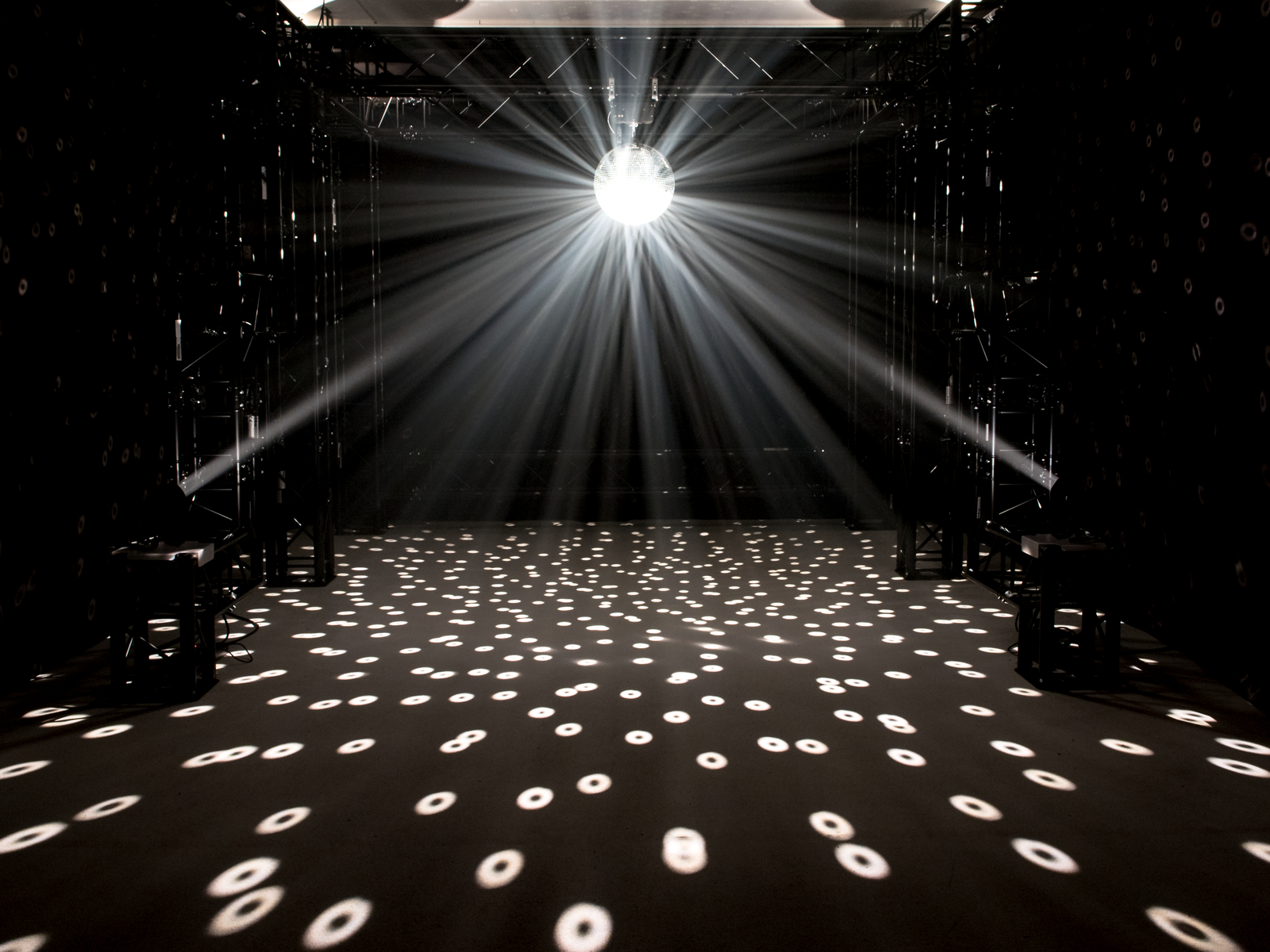 15W LED Hochleistungs-Pinspot - DMX Punktstrahler für Spiegelkugeln - inklusive Fernbedienung - warmweiss WW 3100K