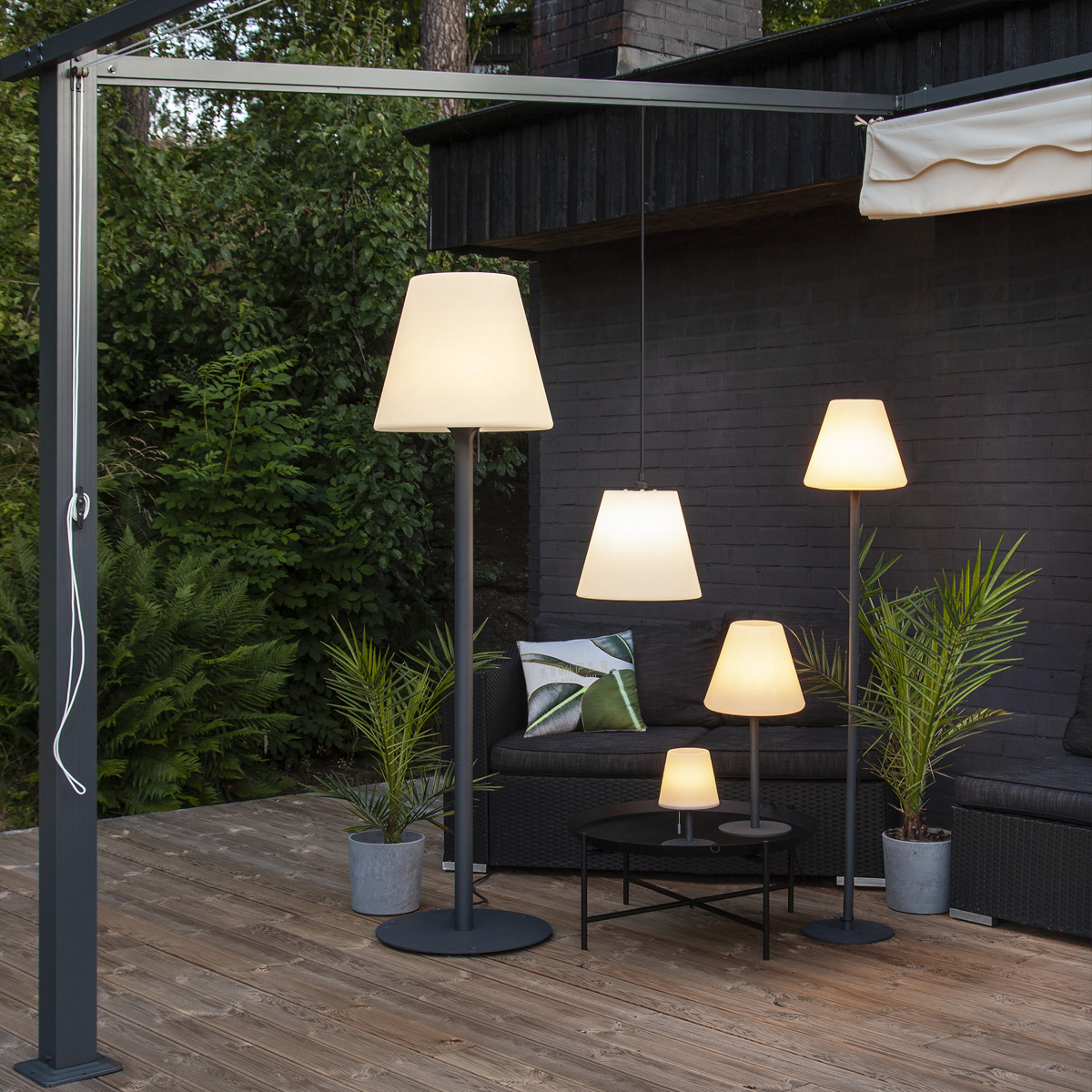 LED Garten Tischlampe - H: 60cm - weißer Lampenschirm, D: 16cm - Batteriebetrieb - Outdoor