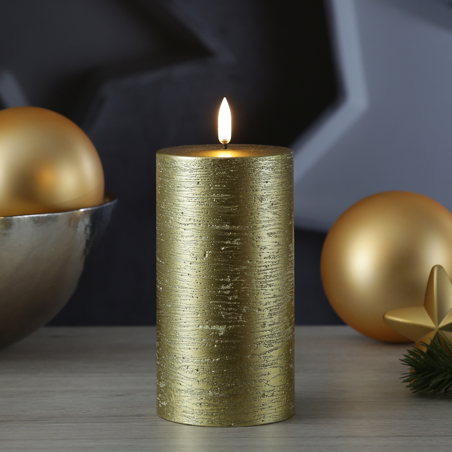 LED Kerze PIA - Rustik-Optik - Echtwachs - H: 15cm - D: 7,8cm - Timer - bis zu 1000 Std. - gold LED Kerze PIA - Rustik-Optik - Echtwachs - H: 15cm - D: 7,8cm - Timer - bis zu 1000 Std. - gold