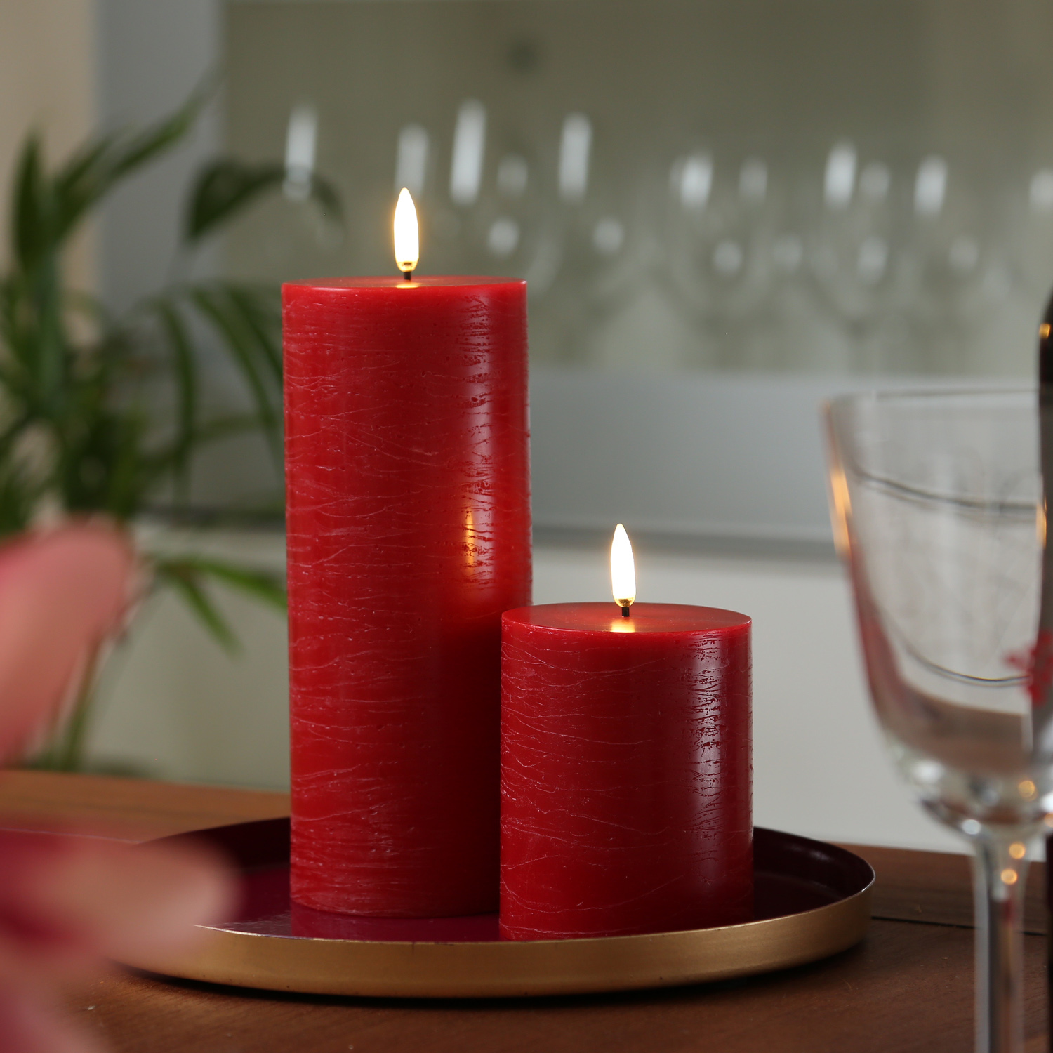 LED Kerze PIA - Rustik-Optik - Echtwachs - H: 10cm - D: 7,8cm - Timer - bis zu 1000 Std. - rot LED Kerze PIA - Rustik-Optik - Echtwachs - H: 10cm - D: 7,8cm - Timer - bis zu 1000 Std. - rot