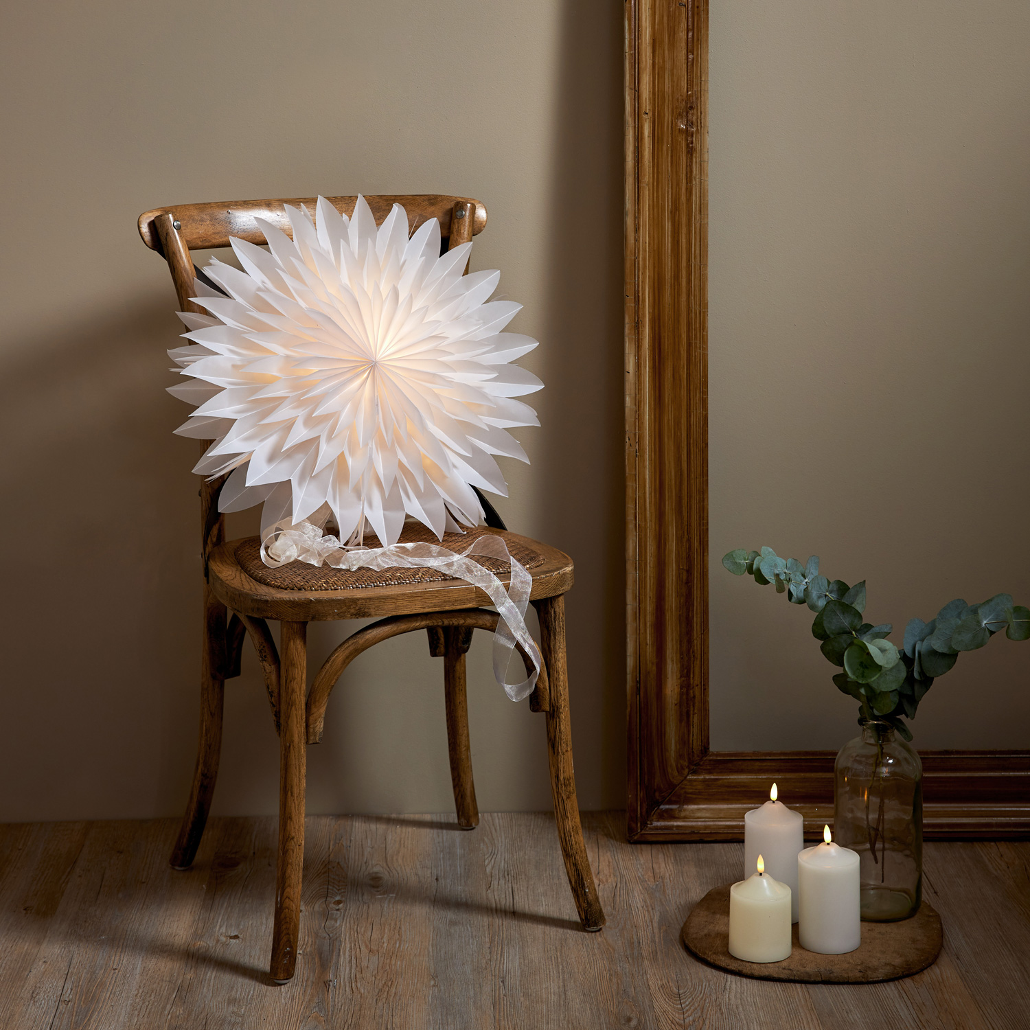 Papierstern EISBLUME - hängend - D: 50cm - mit Band - weiß Papierstern EISBLUME - hängend - D: 50cm - mit Band - weiß