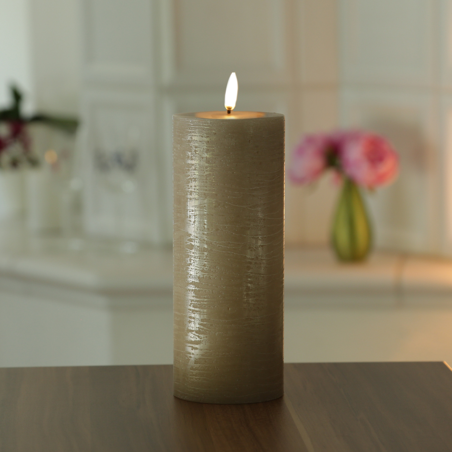 LED Kerze PIA - Rustik-Optik - Echtwachs - H: 20cm - D: 7,8cm - Timer - bis zu 1000 Std. - beige LED Kerze PIA - Rustik-Optik - Echtwachs - H: 20cm - D: 7,8cm - Timer - bis zu 1000 Std. - beige
