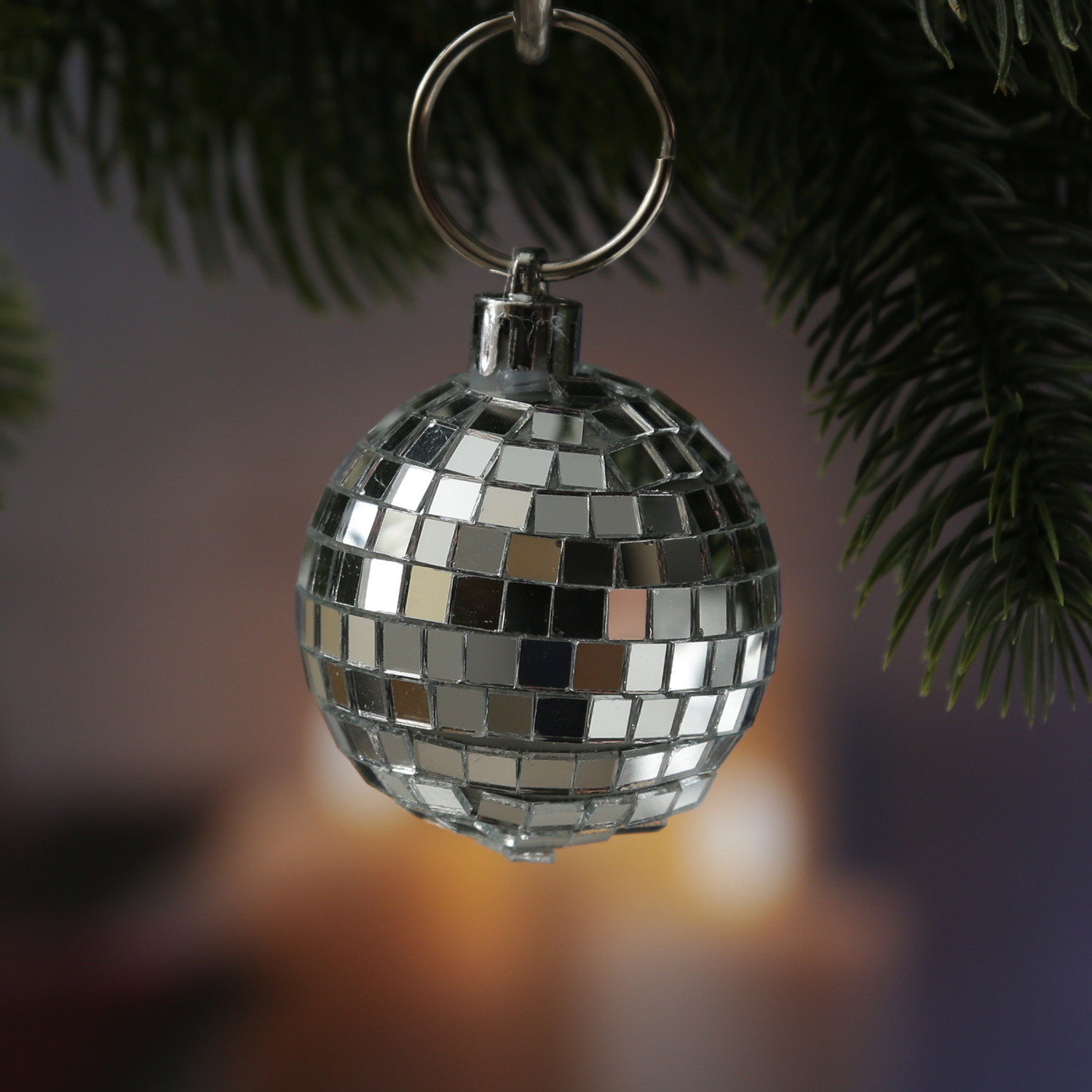 Christbaumschmuck Discokugel - Spiegelkugel - Weihnachtskugel - 5x5mm Spiegel - D- 5cm - silber Christbaumschmuck Discokugel - Spiegelkugel - Weihnachtskugel - 5x5mm Spiegel - D- 5cm - silber