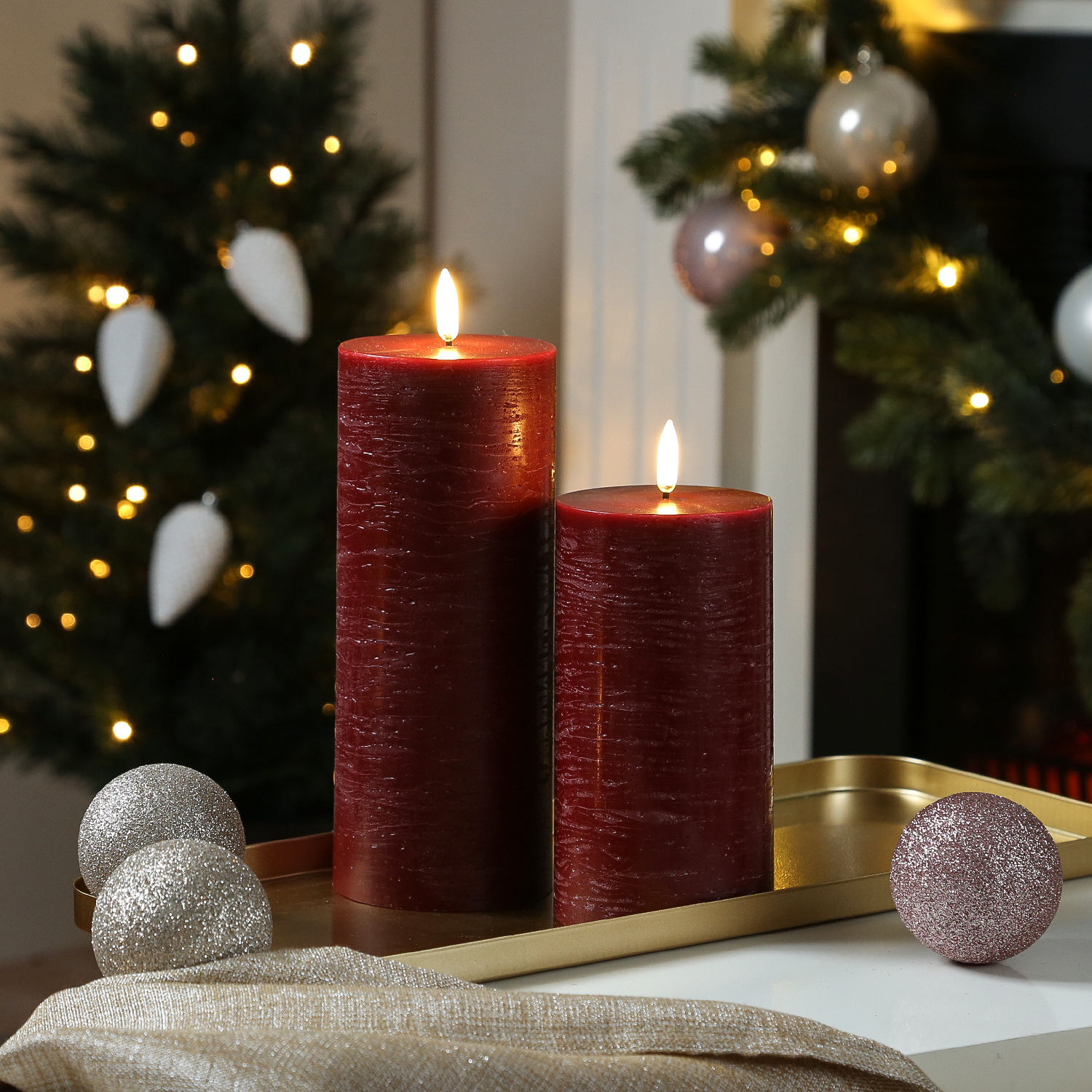 LED Kerze PIA - Rustik-Optik - Echtwachs - H: 20cm - D: 7,8cm - Timer - bis zu 1000 Std. - dunkelrot LED Kerze PIA - Rustik-Optik - Echtwachs - H: 20cm - D: 7,8cm - Timer - bis zu 1000 Std. - dunkelrot