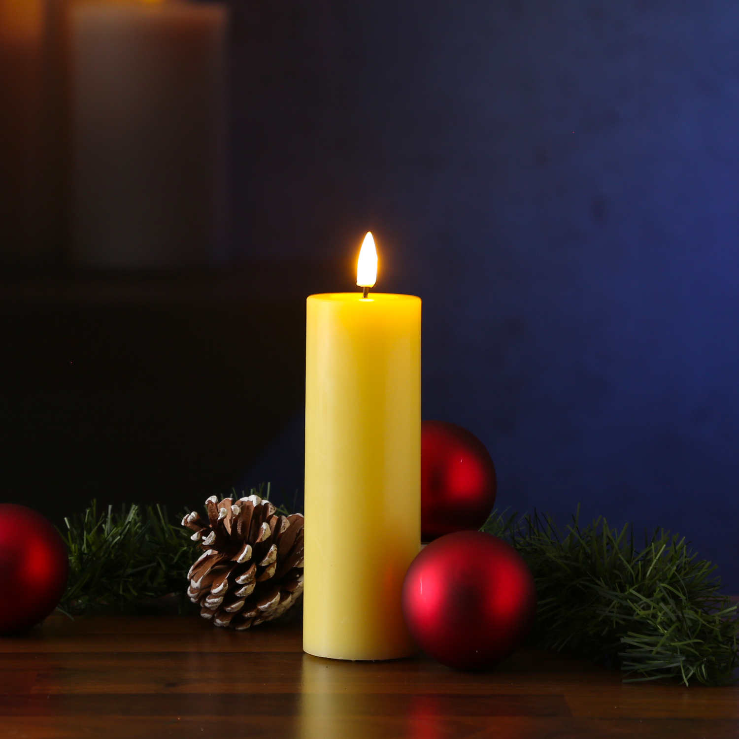 LED Stumpenkerze MIA - Echtwachs - realistische 3D Flamme - H: 15cm D: 5cm - Batterie - gelb LED Stumpenkerze MIA - Echtwachs - realistische 3D Flamme - H: 15cm D: 5cm - Batterie - gelb