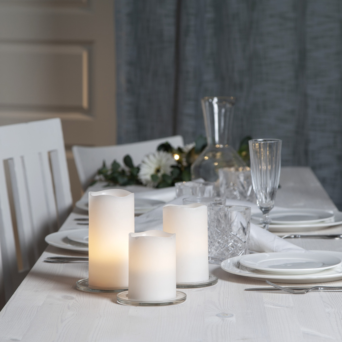 LED Kerzenset "May" - Echtwachs - geschwungene Oberkante  - Timer - Fernbedienung - weiß - 3er Set LED Kerzenset "May" - Echtwachs - geschwungene Oberkante  - Timer - Fernbedienung - weiß - 3er Set