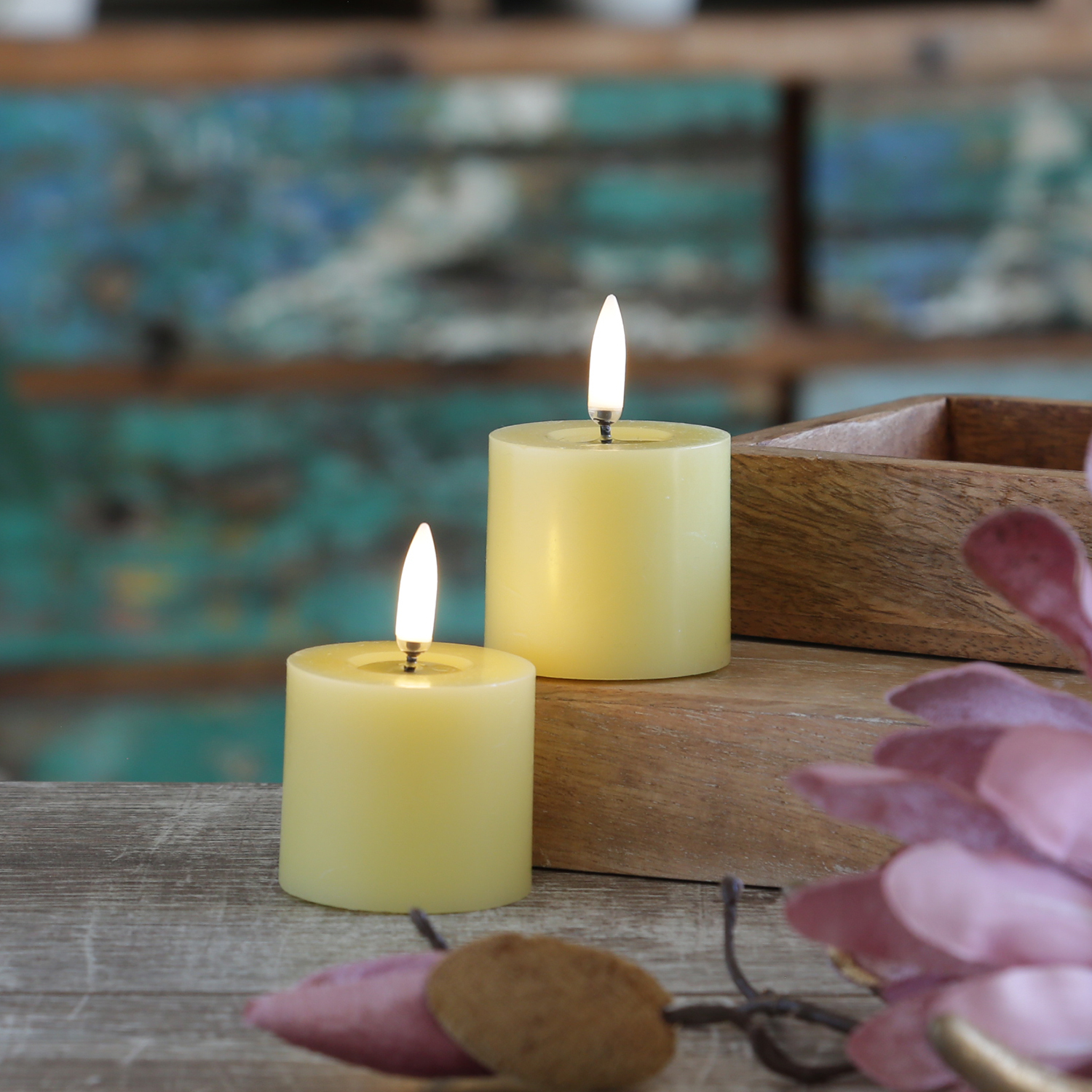 LED Mini Kerze THEA - Echtwachs - 3D Flamme mit Wachsspiegel - D: 5cm - H: 4,5cm - Timer - gelb LED Mini Kerze THEA - Echtwachs - 3D Flamme mit Wachsspiegel - D: 5cm - H: 4,5cm - Timer - gelb