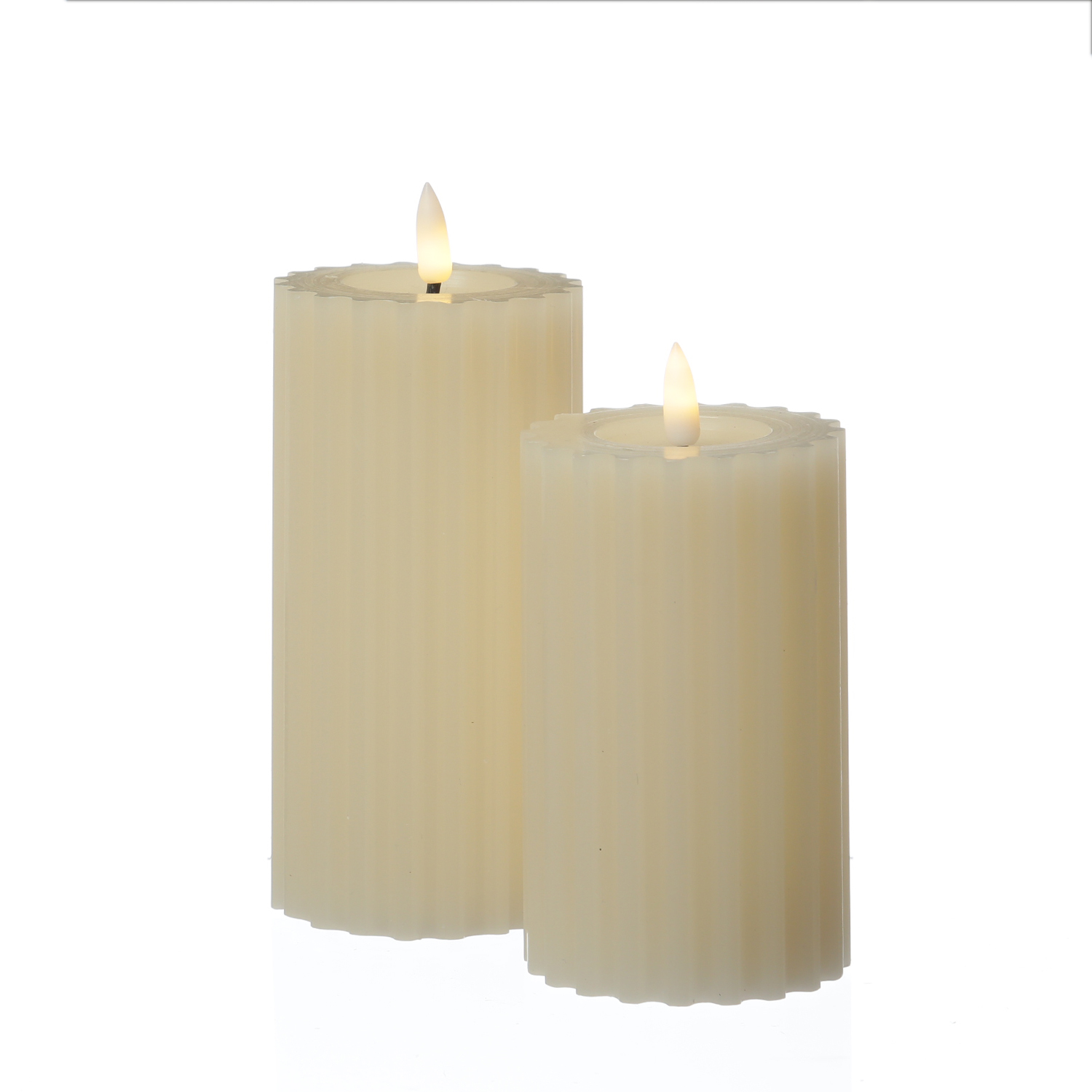 LED Kerze LIV - gerillt - Echtwachs - warmweiße 3D Flamme - H: 17,5cm - D: 7,5cm - Timer - creme LED Kerze LIV - gerillt - Echtwachs - warmweiße 3D Flamme - H: 17,5cm - D: 7,5cm - Timer - creme