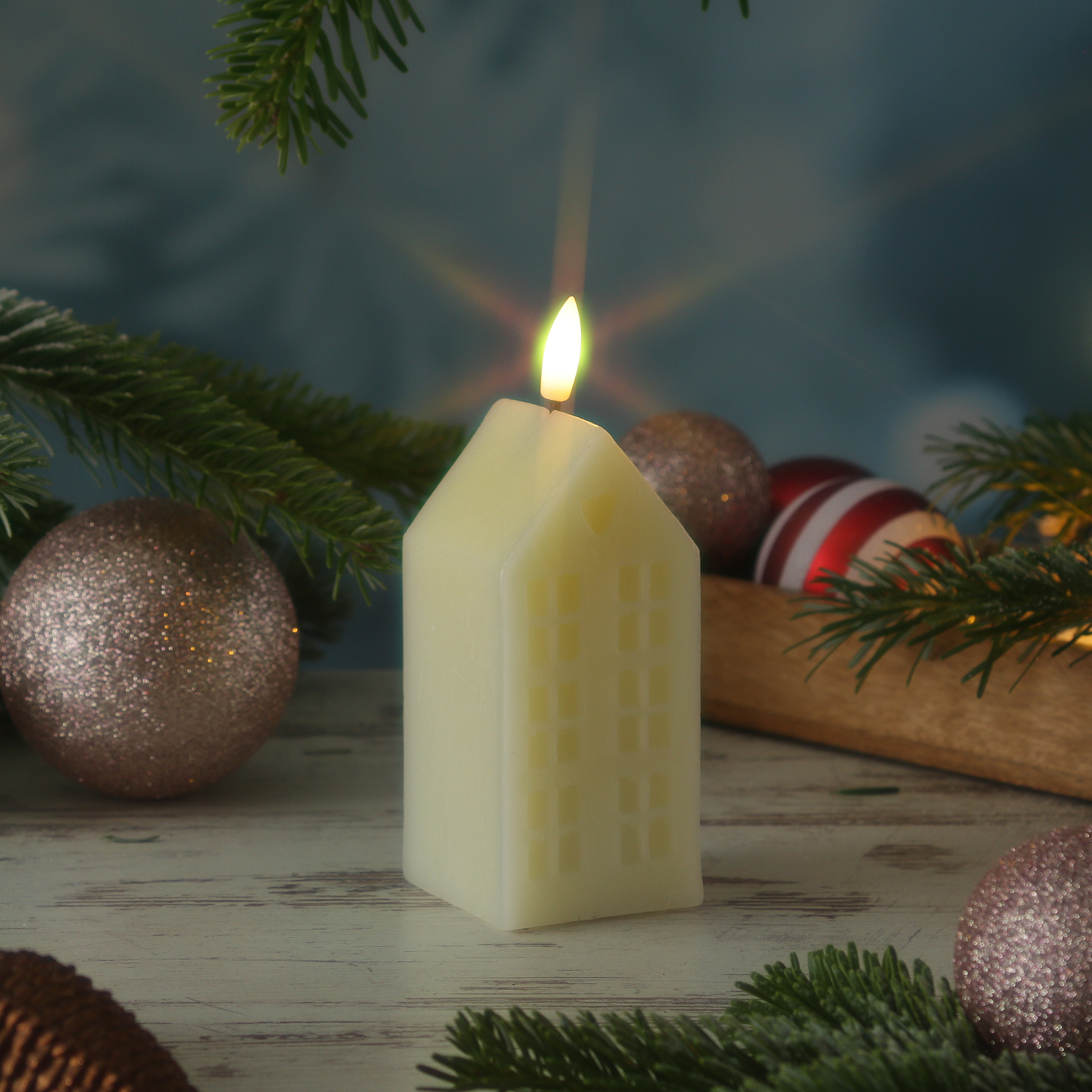 LED Kerze Haus - Echtwachskerze in Hausform - flackernde 3D Flamme - Timer - H: 15cm - creme