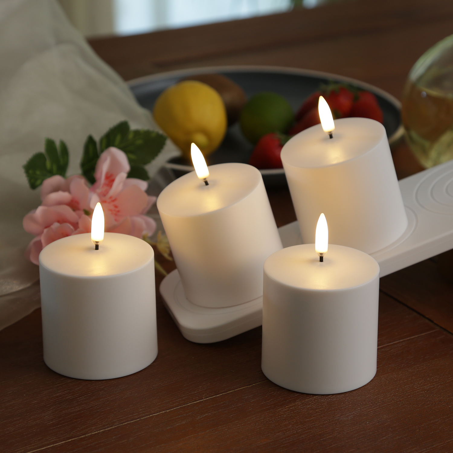 LED Kerzenset - 4 wiederaufladbare LED Kerzen mit Ladestation/Fernb. - Timer - für Innen/Außen LED Kerzenset - 4 wiederaufladbare LED Kerzen mit Ladestation/Fernb. - Timer - für Innen/Außen