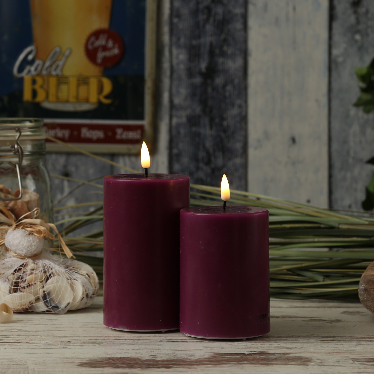 LED Stumpenkerze MIA - Echtwachs - realistische 3D Flamme - H: 12,5cm - D: 7,5cm - beere LED Stumpenkerze MIA - Echtwachs - realistische 3D Flamme - H: 12,5cm - D: 7,5cm - beere