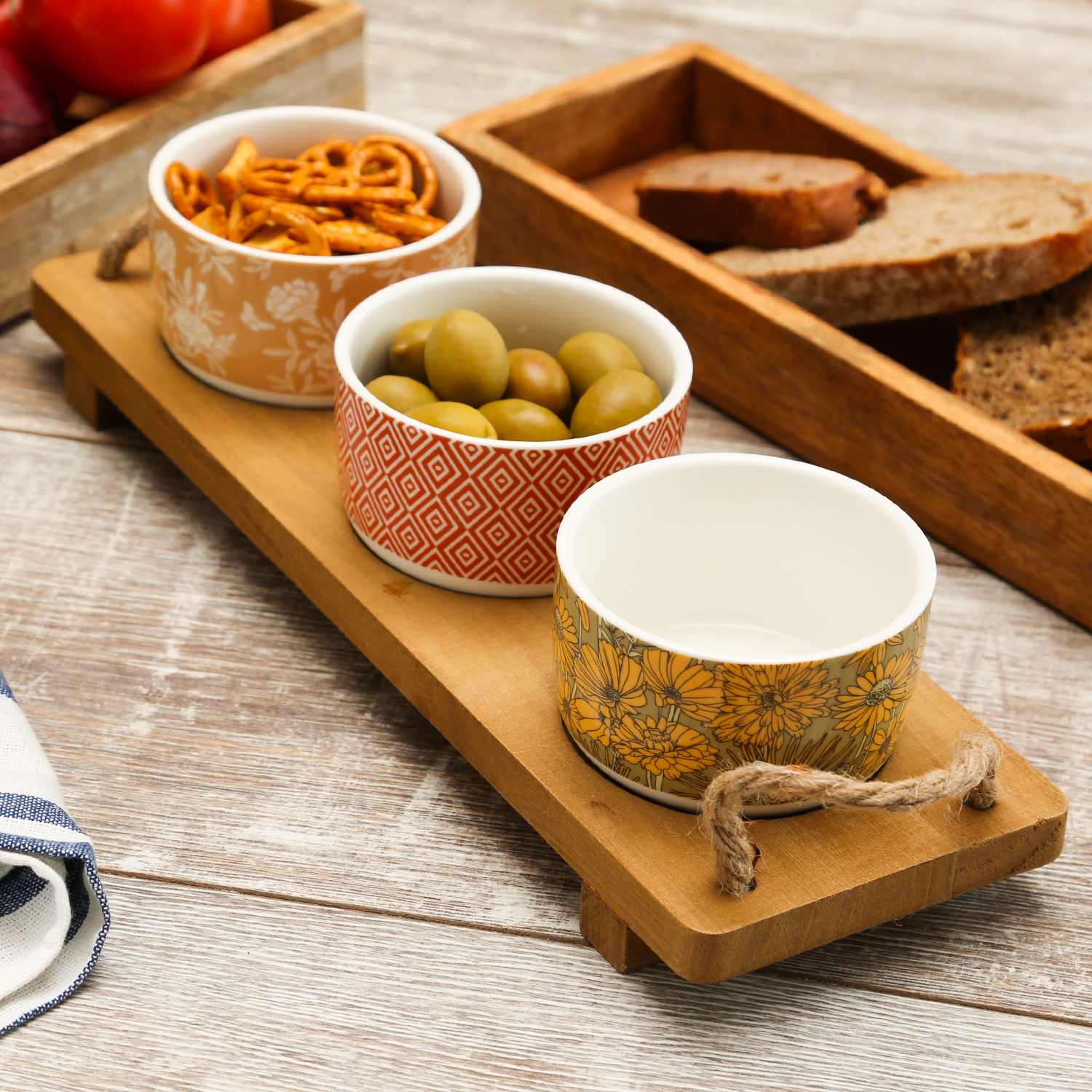 Tapas Set - Servierset - Holzbrett mit 3 Schalen - L: 36cm - Porzellan - mediterran