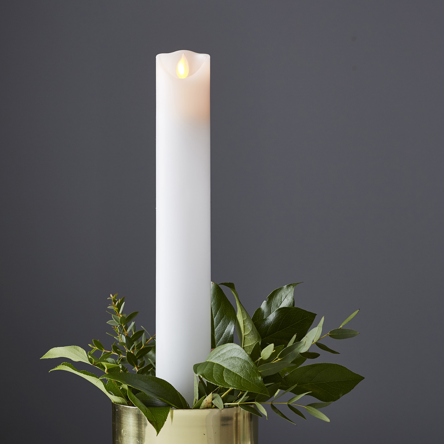 LED Stumpenkerze - Taufkerze - Echtwachs - mechanische Flamme - H: 30cm, D: 5cm - Timer - weiß LED Stumpenkerze - Taufkerze - Echtwachs - mechanische Flamme - H: 30cm, D: 5cm - Timer - weiß