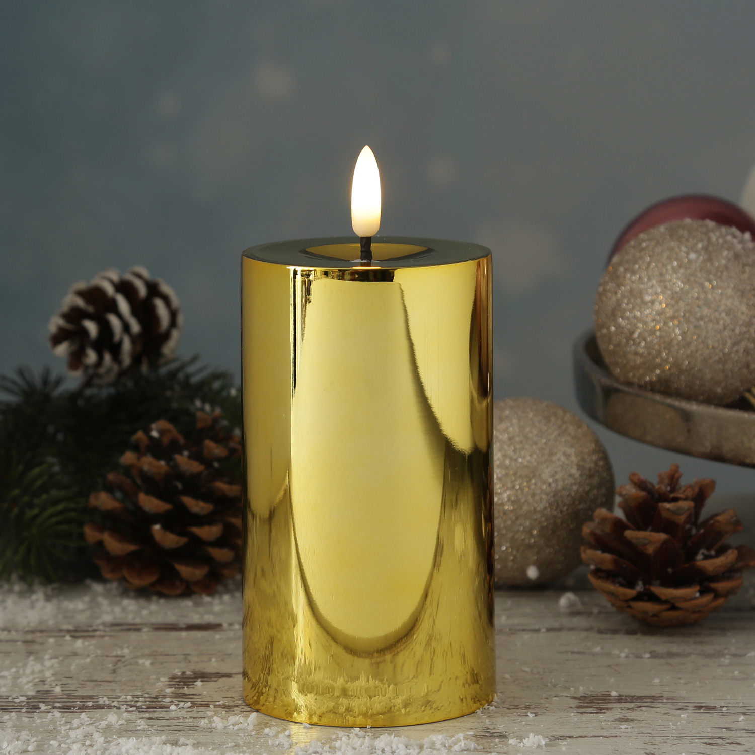 LED Kerze - Kunststoff - 3D Flamme - Timer - H: 15cm - D: 7,5cm - gold glänzend LED Kerze - Kunststoff - 3D Flamme - Timer - H: 15cm - D: 7,5cm - gold glänzend