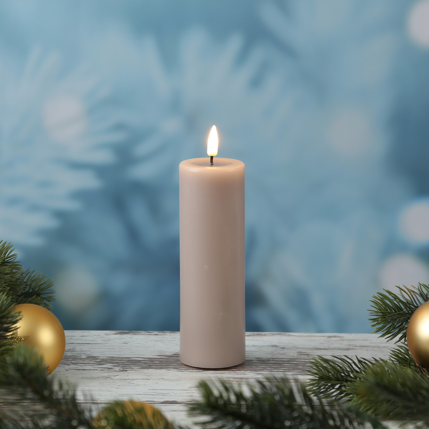 LED Stumpenkerze MIA - Echtwachs - realistische 3D Flamme - H: 15cm - D: 5cm - altrosa LED Stumpenkerze MIA - Echtwachs - realistische 3D Flamme - H: 15cm - D: 5cm - altrosa